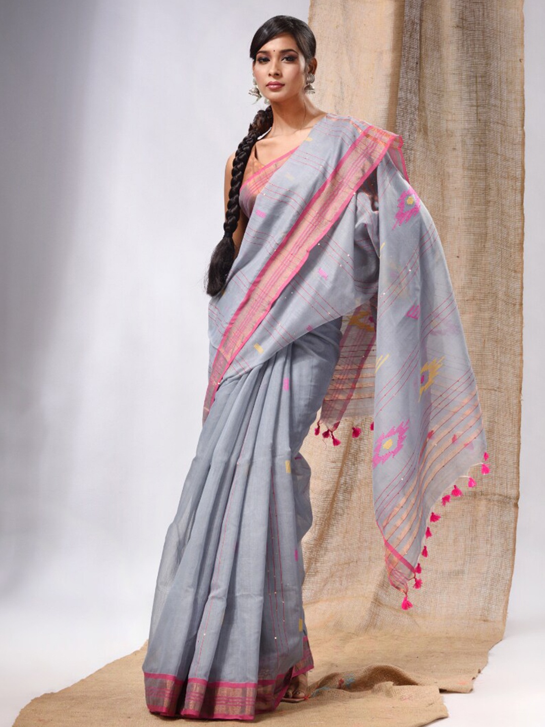 

Charukriti Geometric Woven Design Zari Silk Cotton Saree, Grey