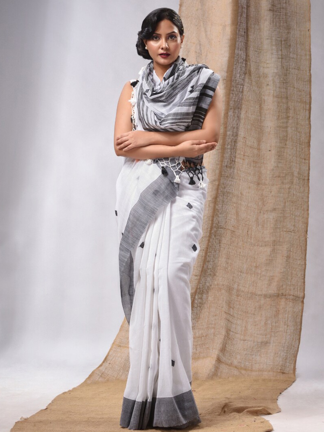 

Charukriti Ethnic Motifs Woven Design Kantha Work Pure Cotton Saree, White