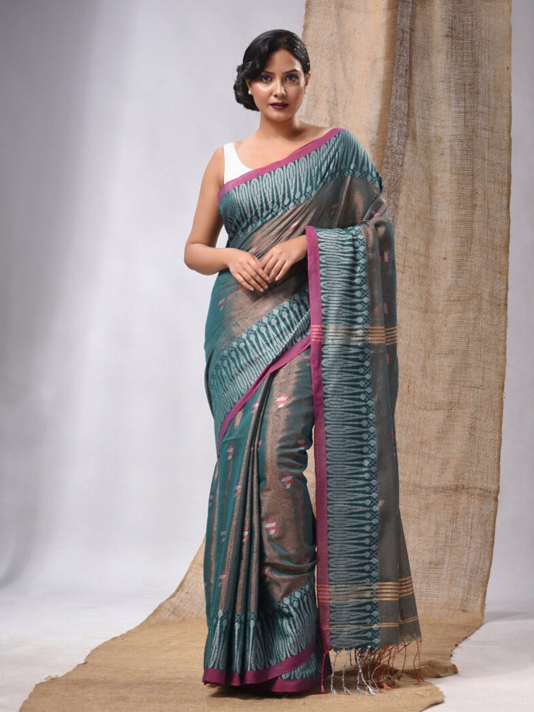 

Charukriti Geometric Woven Design Zari Tissue Saree, Teal