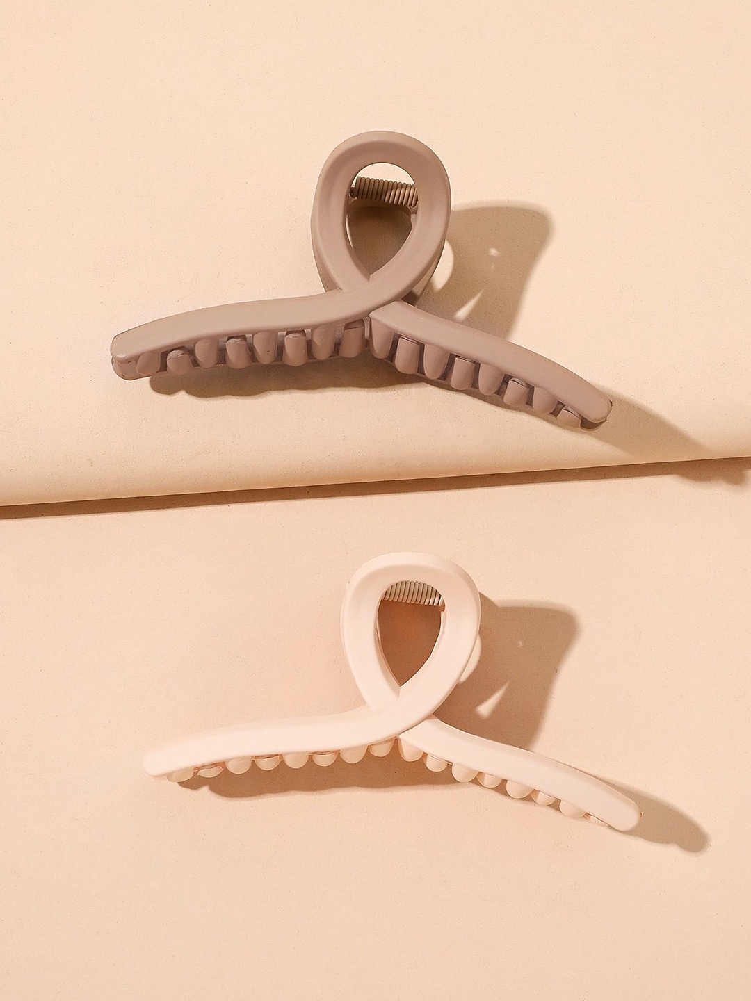 

VAGHBHATT Set of 2 Claw Clip, Beige