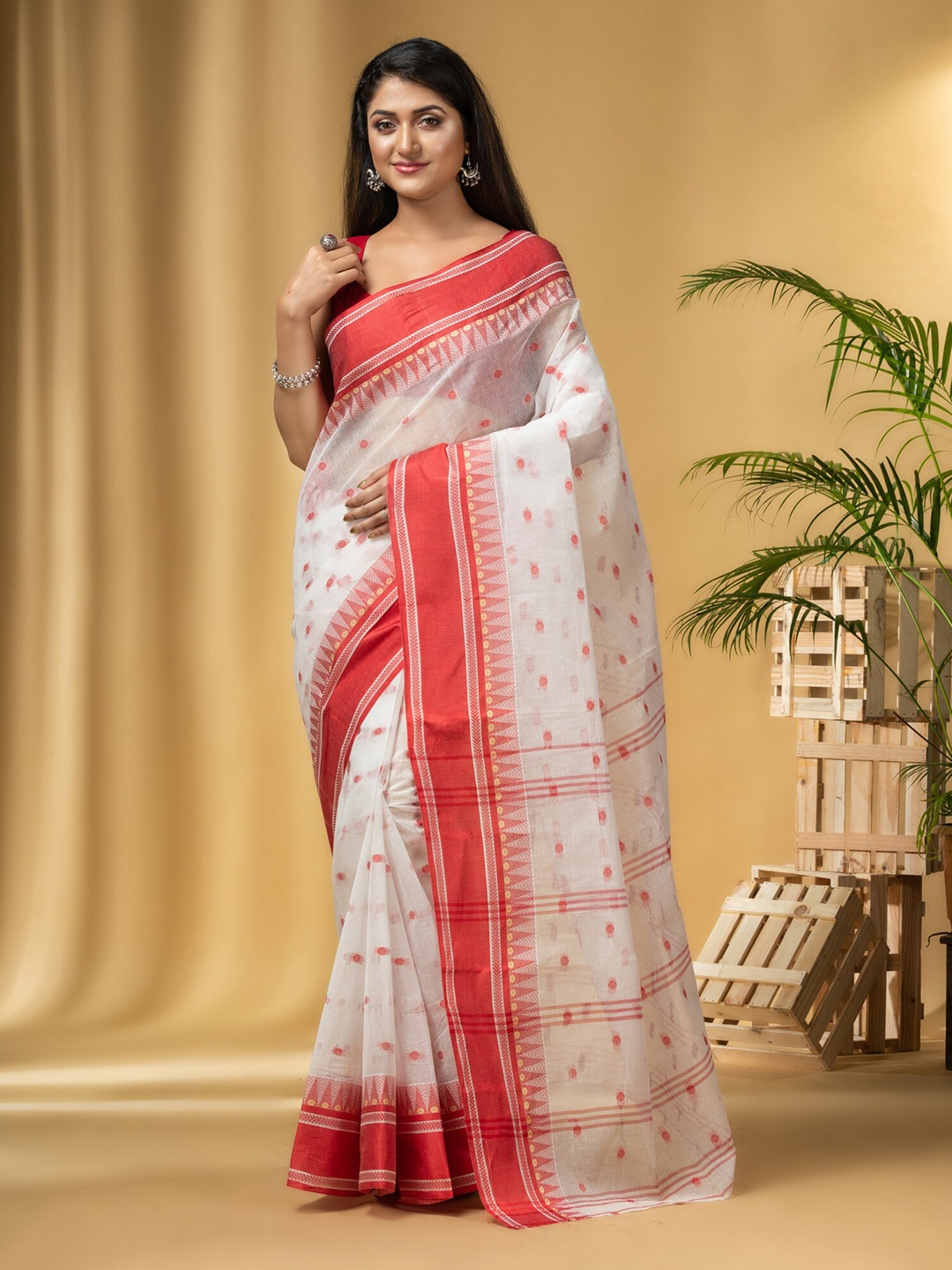 

DESH BIDESH Polka Dots Woven Design Pure Cotton Taant Saree, White