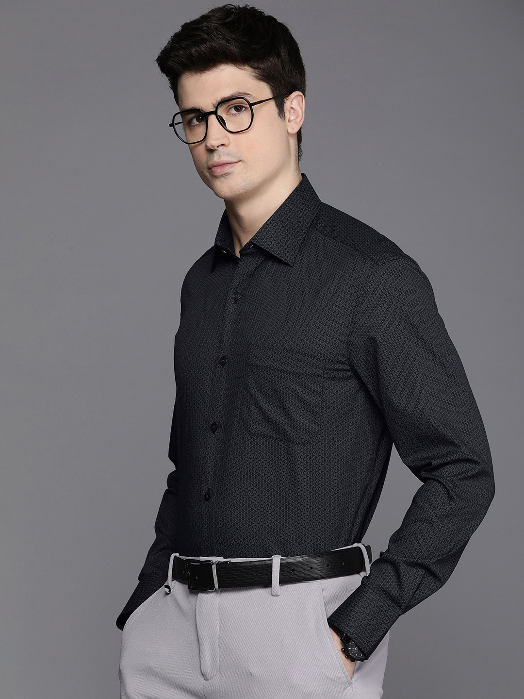 

Louis Philippe Men Classic Opaque Formal Shirt, Navy blue