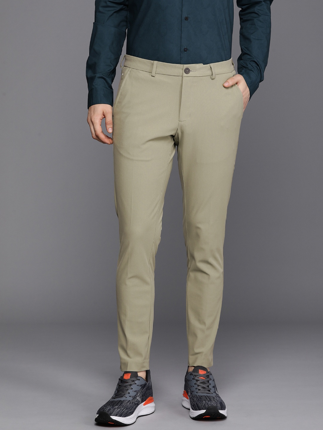 

Louis Philippe Ath.Work Men Tapered Fit Low-Rise Chinos, Green