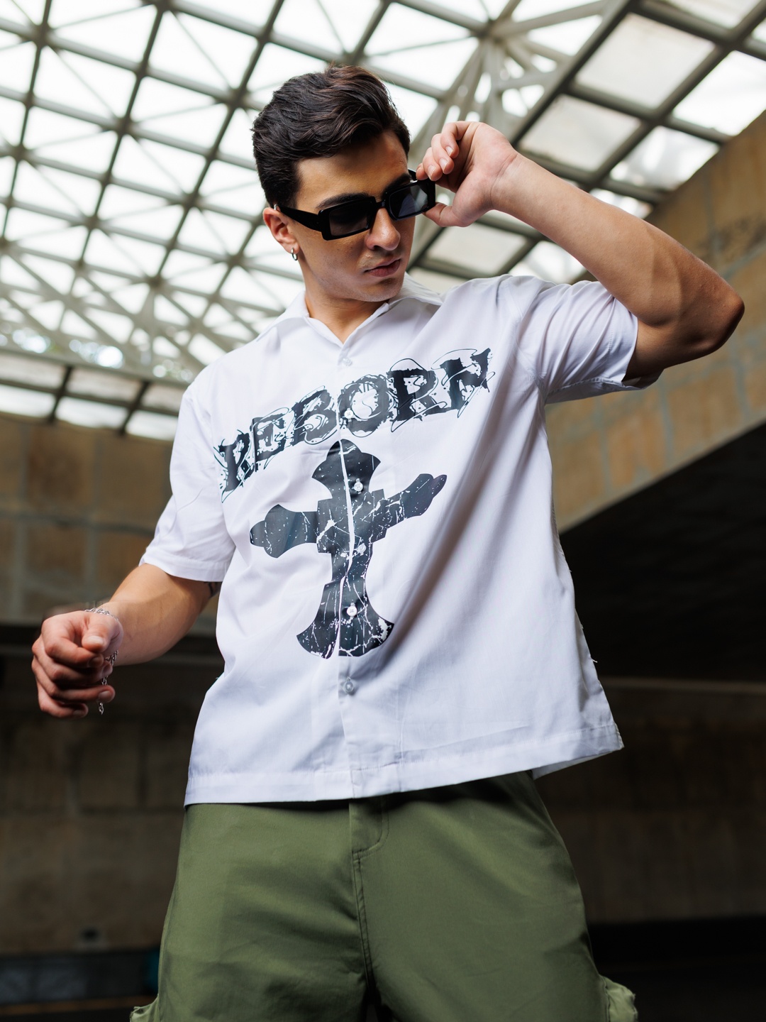 

UNRL Regular Fit Pure Cotton Graphic Printed Casual Shirt, White