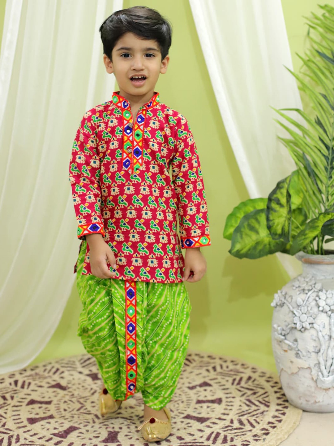 

BownBee Boys Ethnic Motifs Printed Regular Pure Cotton Kurta with Dhoti Pants, Maroon