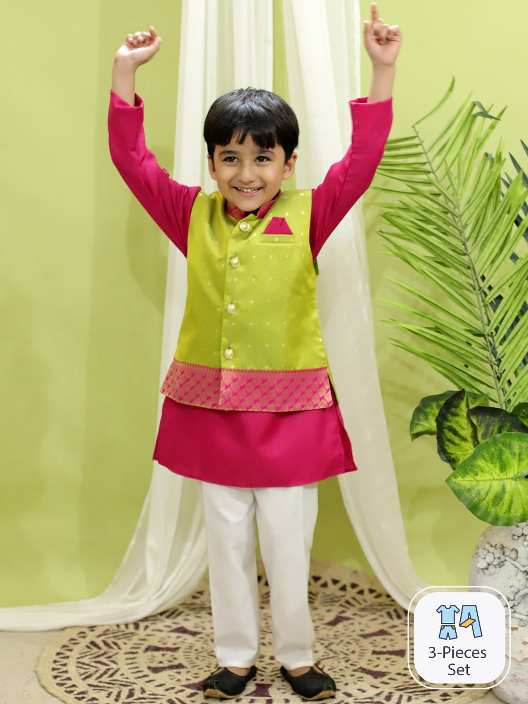 

BownBee Boys Mandarin Collar Pure Cotton Kurta with Pyjamas And Nehru Jacket, Green