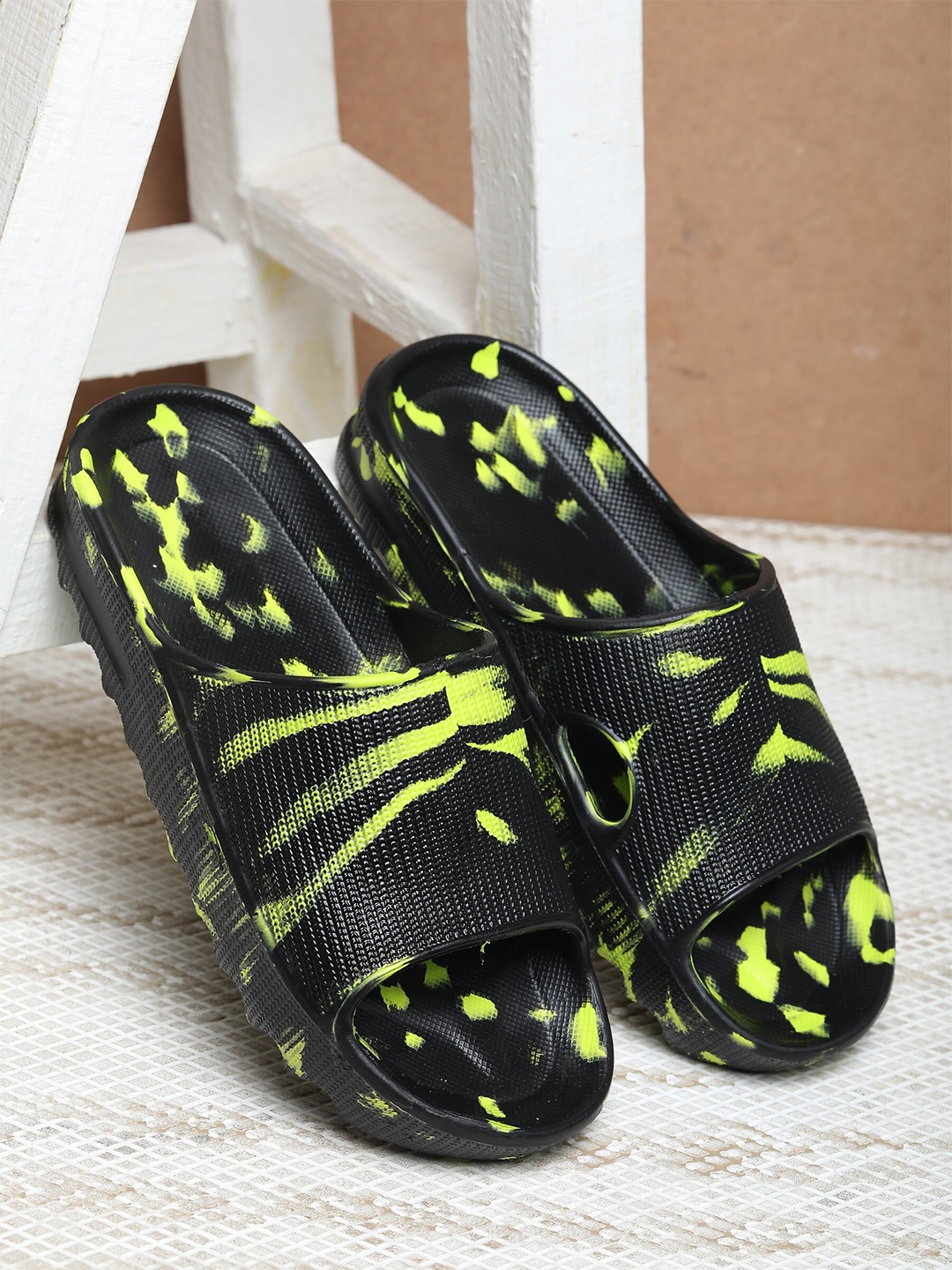 

Greentech Men Printed Sliders, Black