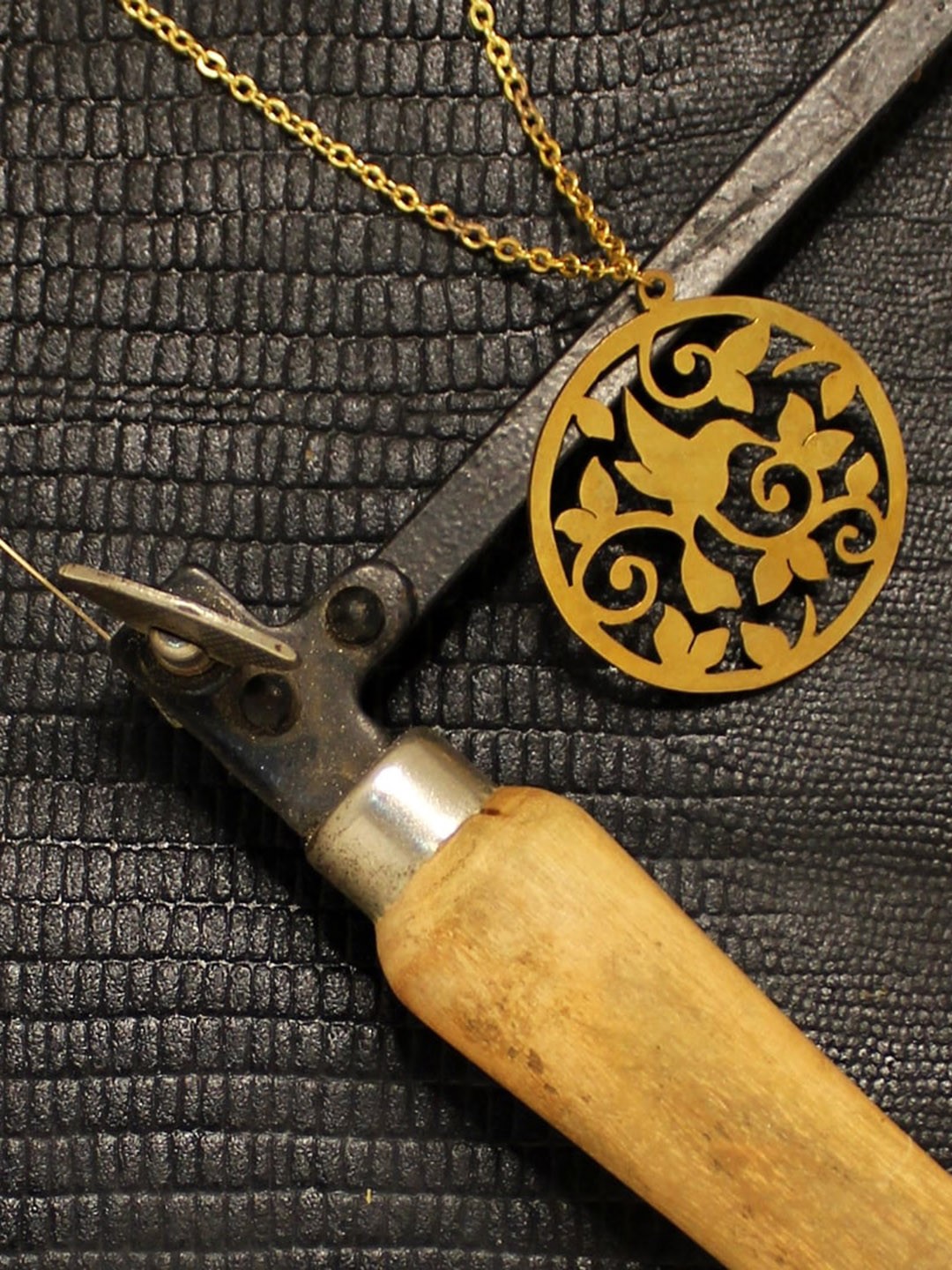 

Goldnera Gold-Plated Pendant With Chain