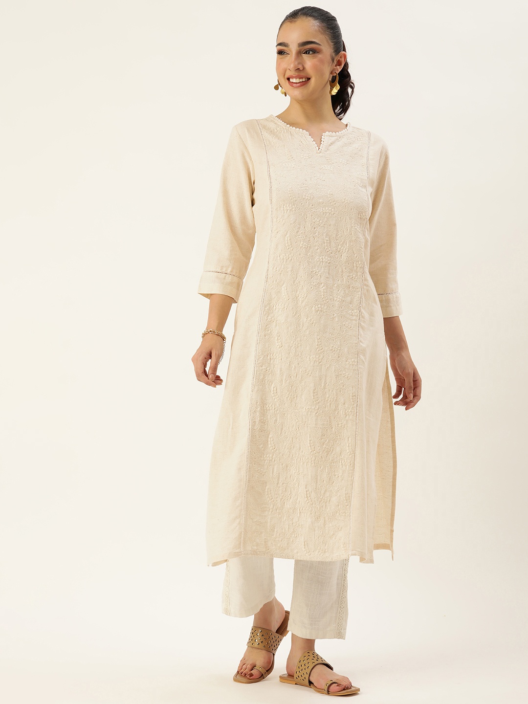 

AMUKTI Women Floral Embroidered Kurta, Beige