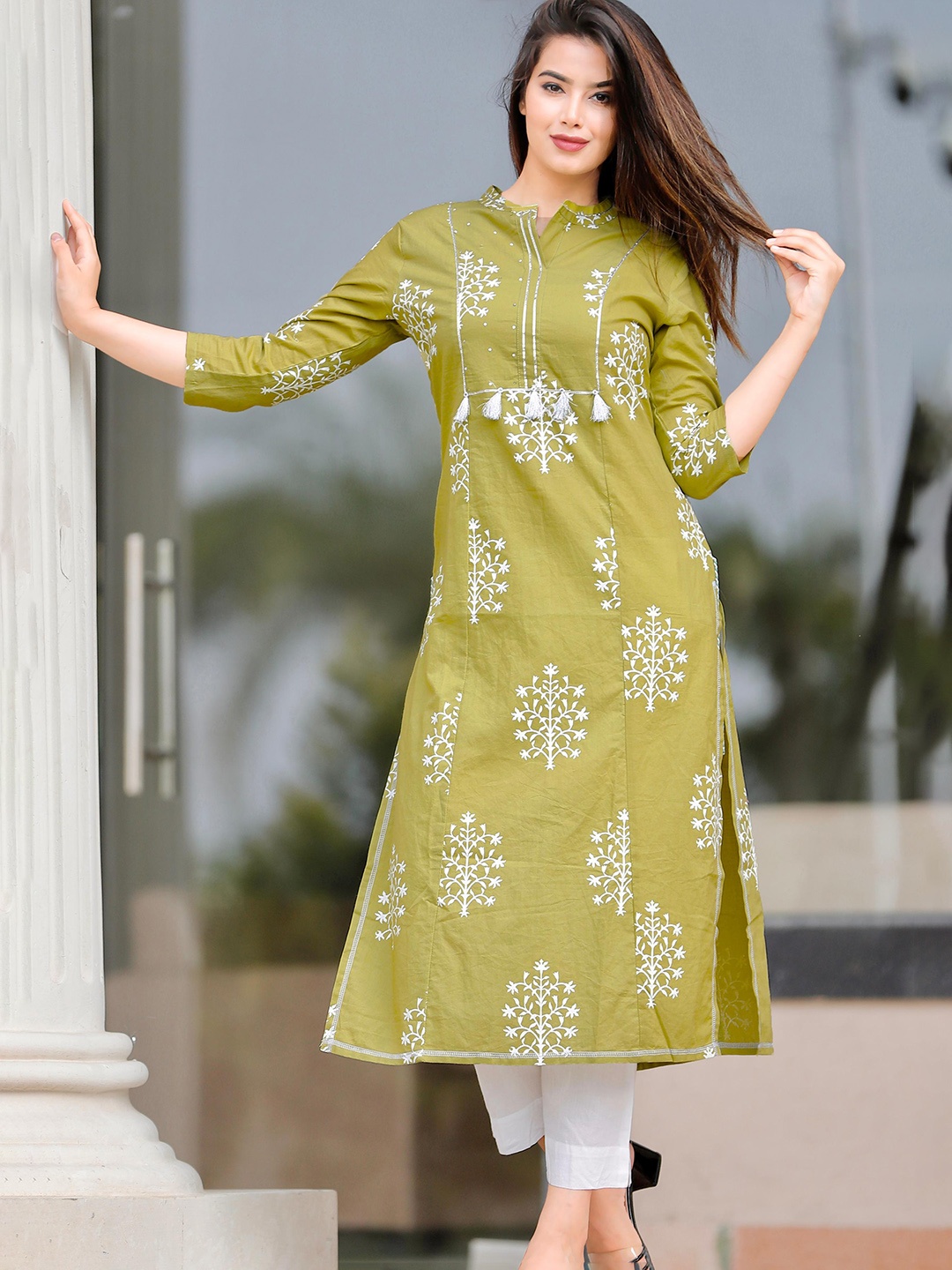 

Rimeline Floral Printed Sequinned Pure Cotton Kurta, Green