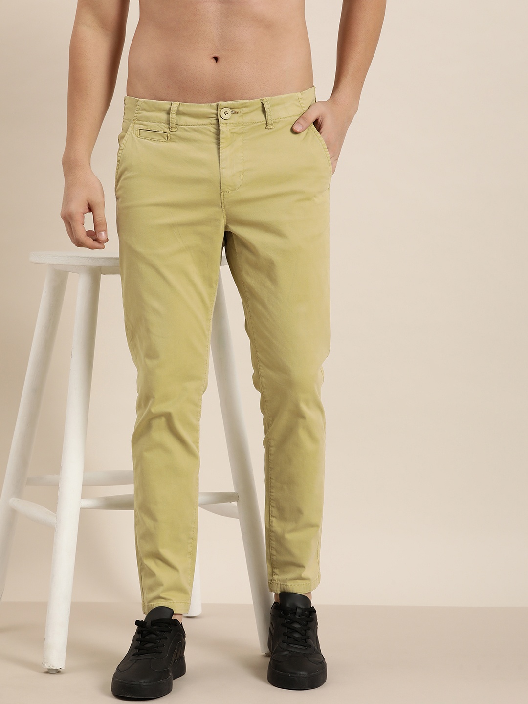 

HERE&NOW Men Relaxed Solid Regular Fit Chinos Trousers, Beige
