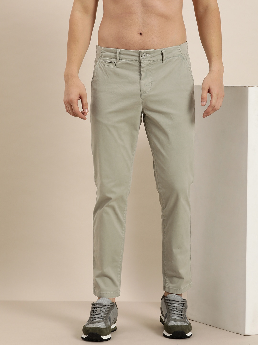 

HERE&NOW Men Relaxed Solid Regular Fit Chinos Trousers, Taupe