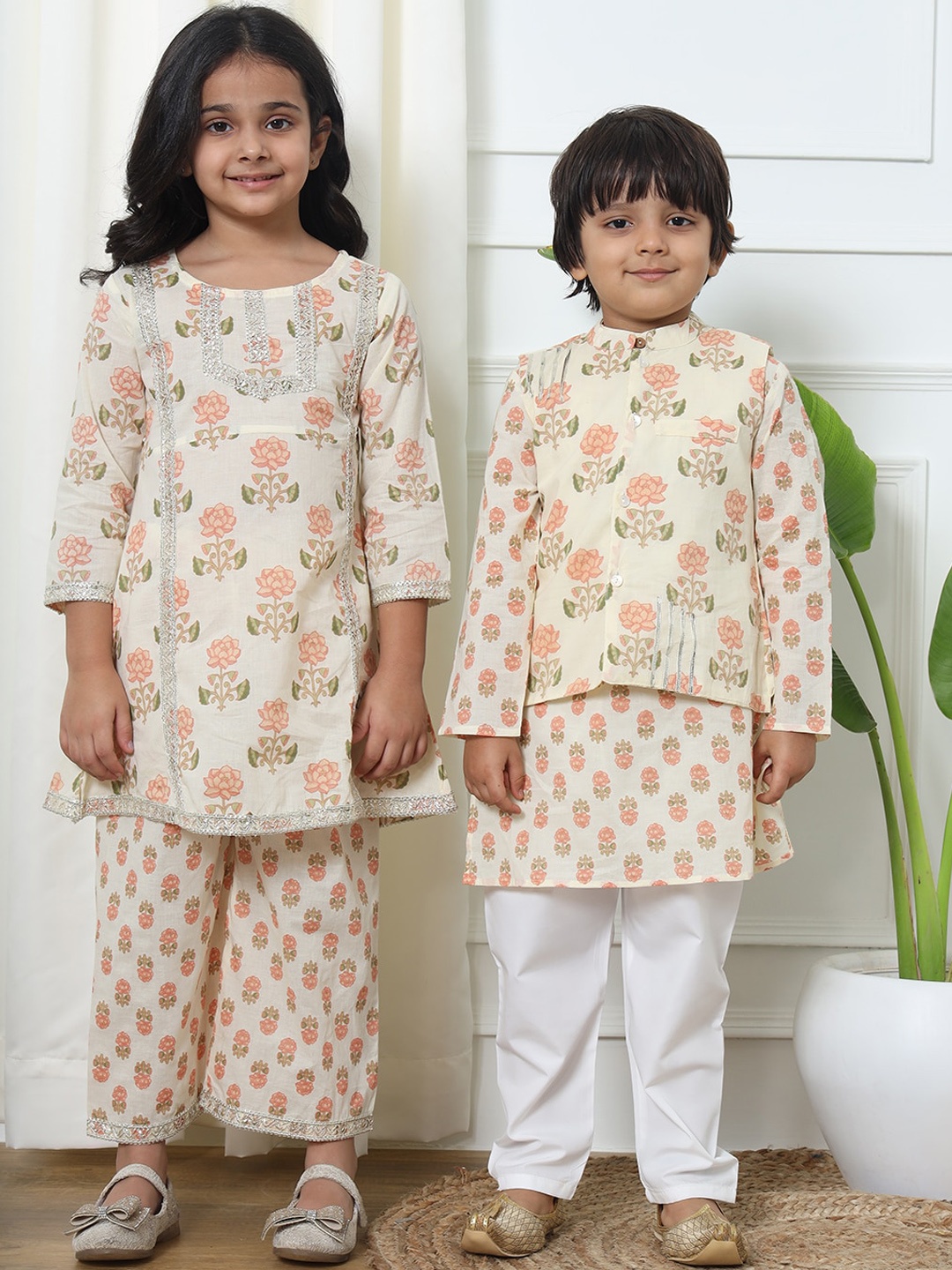 

Readiprint Fashions Boys Floral Printed Pure Cotton Kurta With Pyjamas & Nehru Jacket, Peach