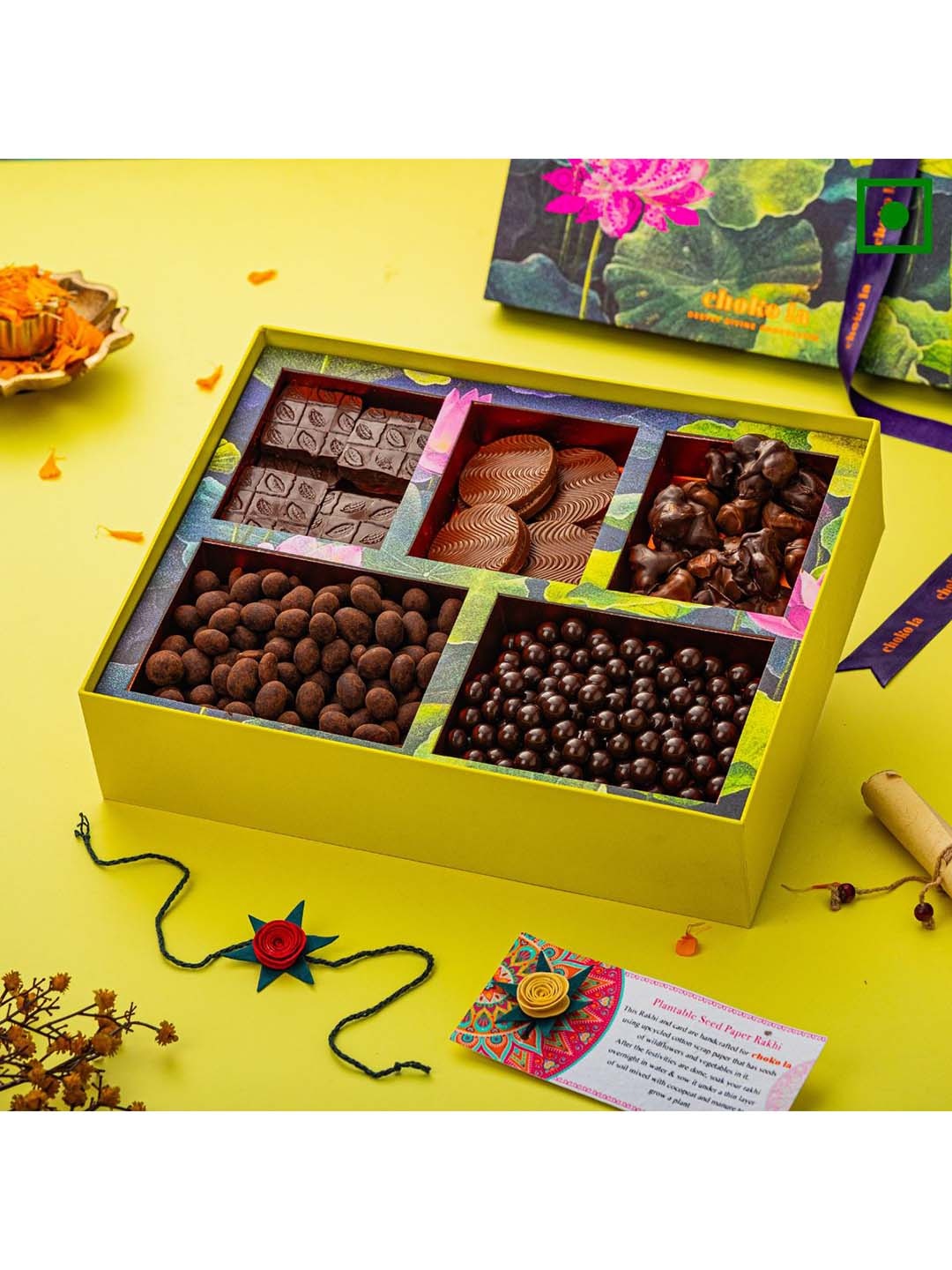 

choko la Chocolates Gift Pack With 2pc Star Charm Rakhis 730g, Brown