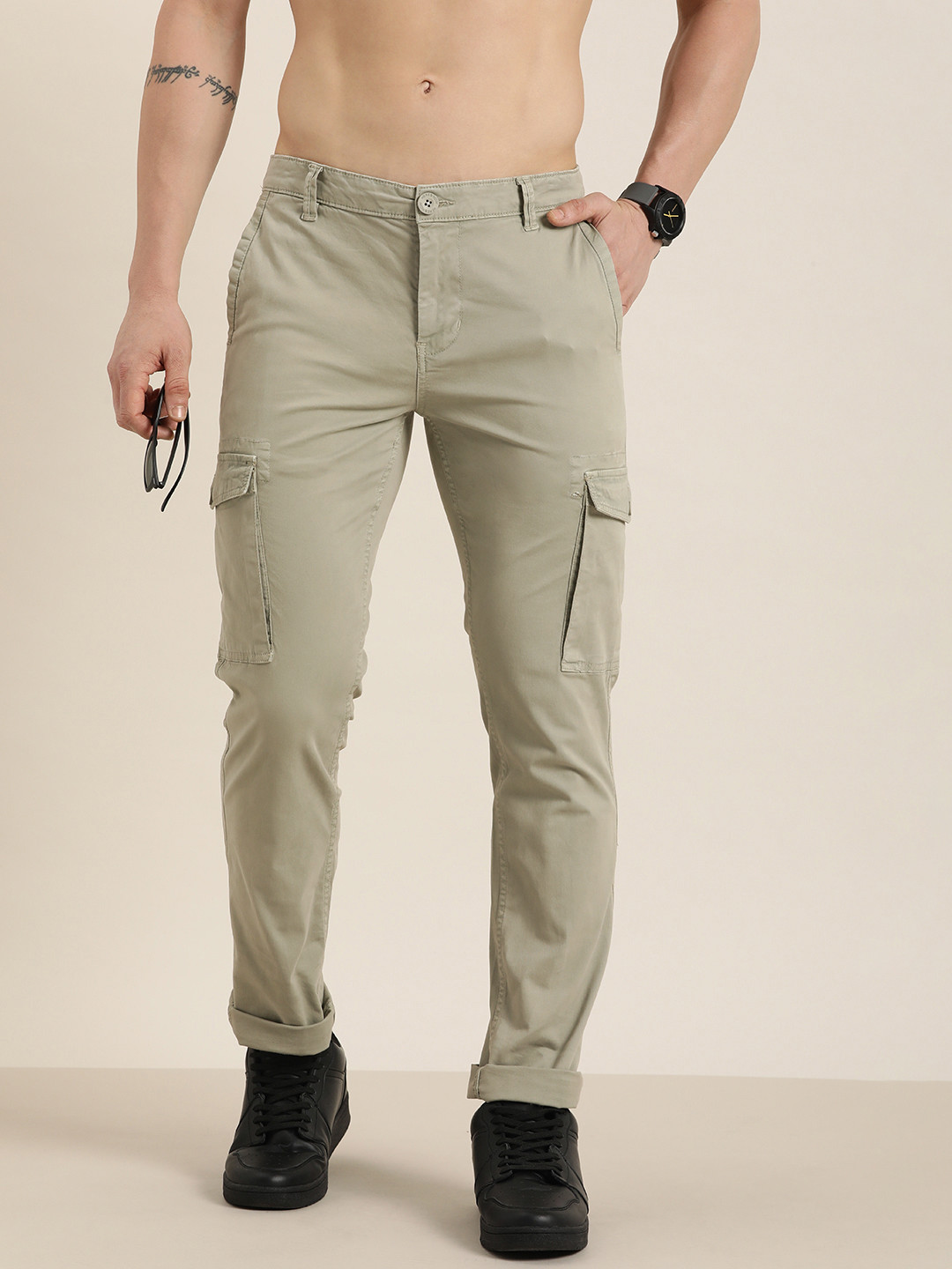 

HERE&NOW Men Solid Cargos Trousers, Grey