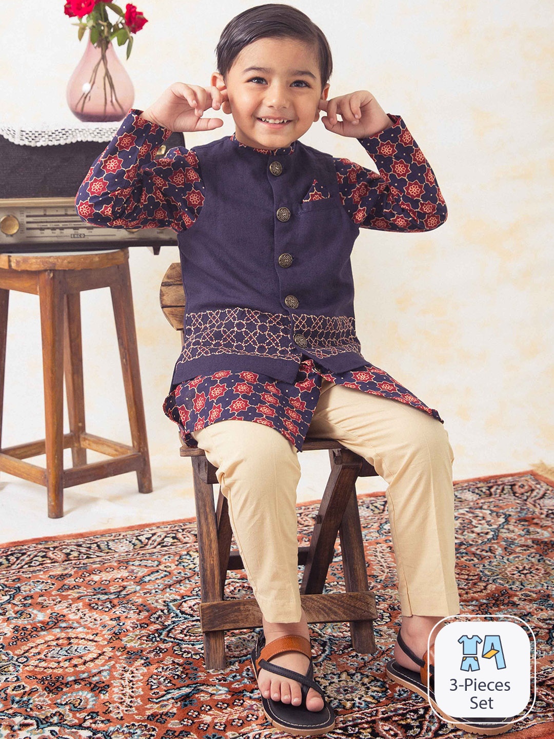 

Tiber Taber Boys Floral Printed Pure Cotton Kurta with Trousers & With Waist Coat, Maroon