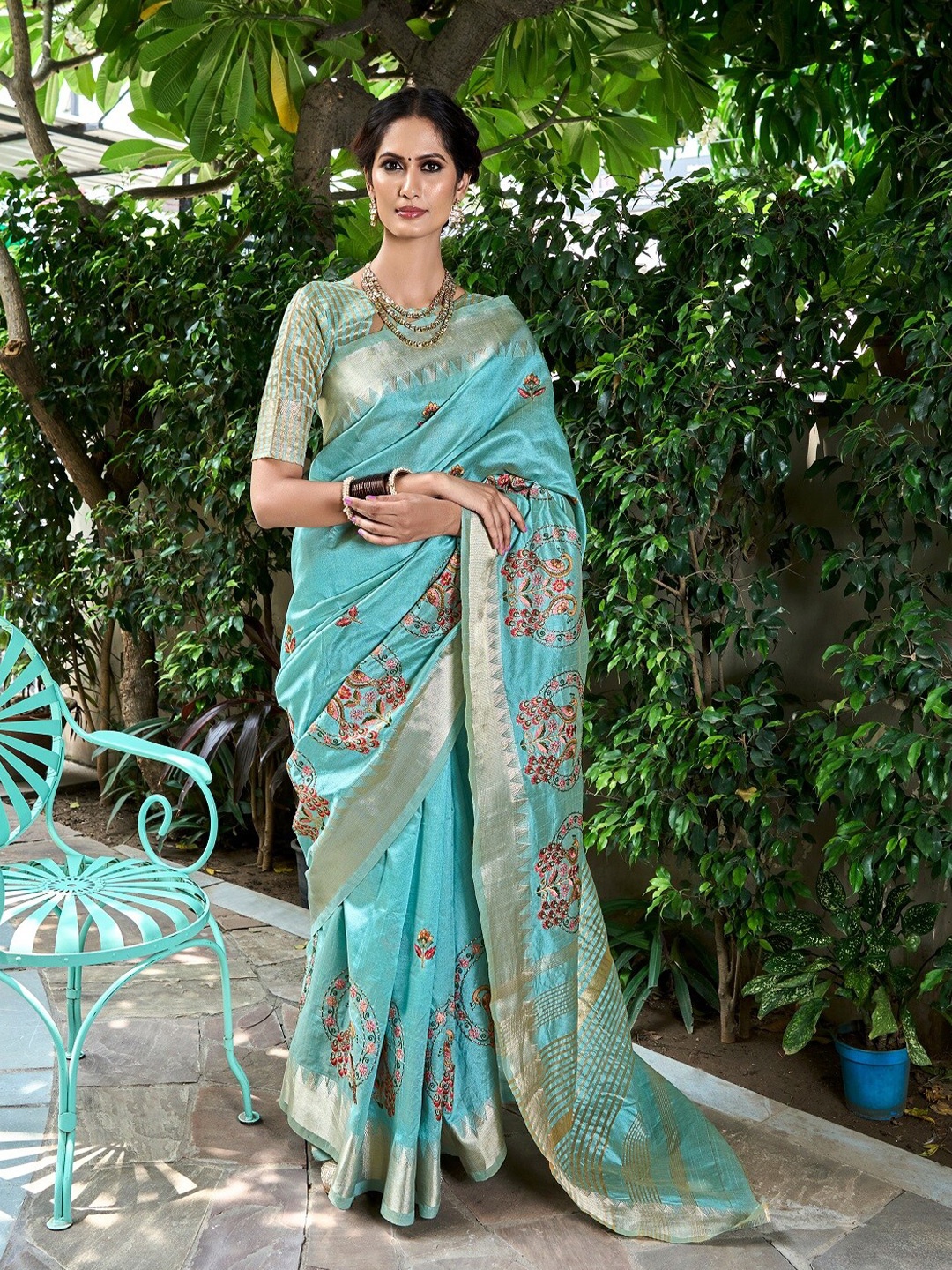 

RAJGRANTH Ethnic Motifs Embroidered Saree, Turquoise blue