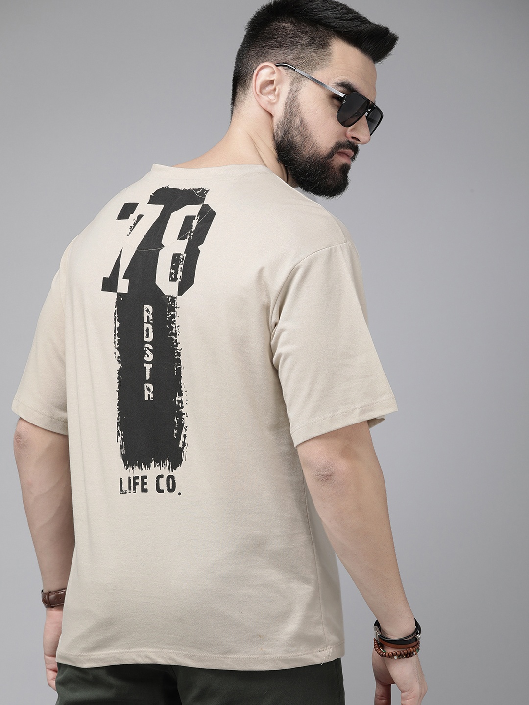 

Roadster Men Graphic Printed T-shirt, Beige