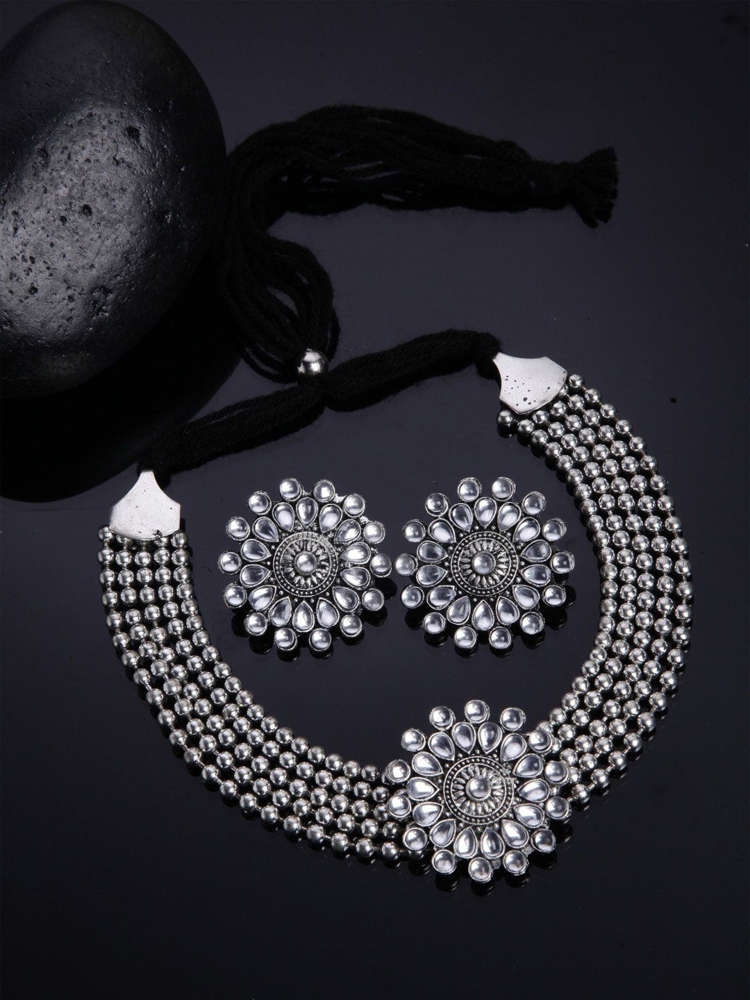 

VAGHBHATT Silver Plated Stone Studded & Beaded Jewellery Set