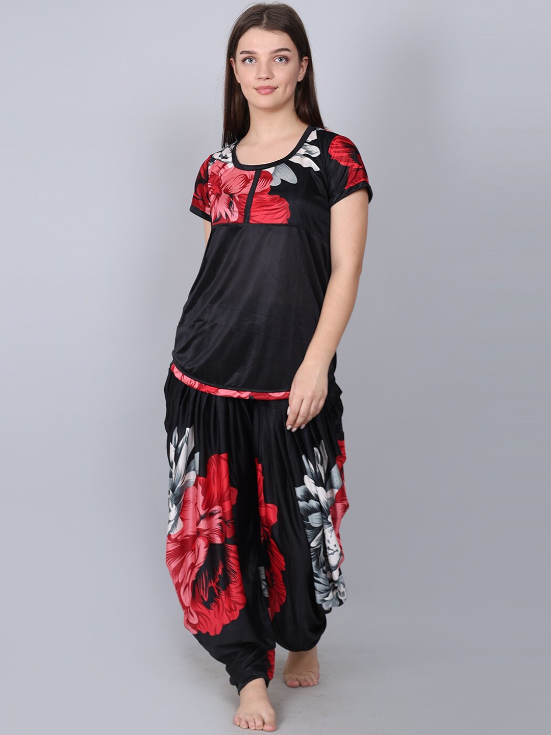 

XPIOX Floral Printed Night suit, Black