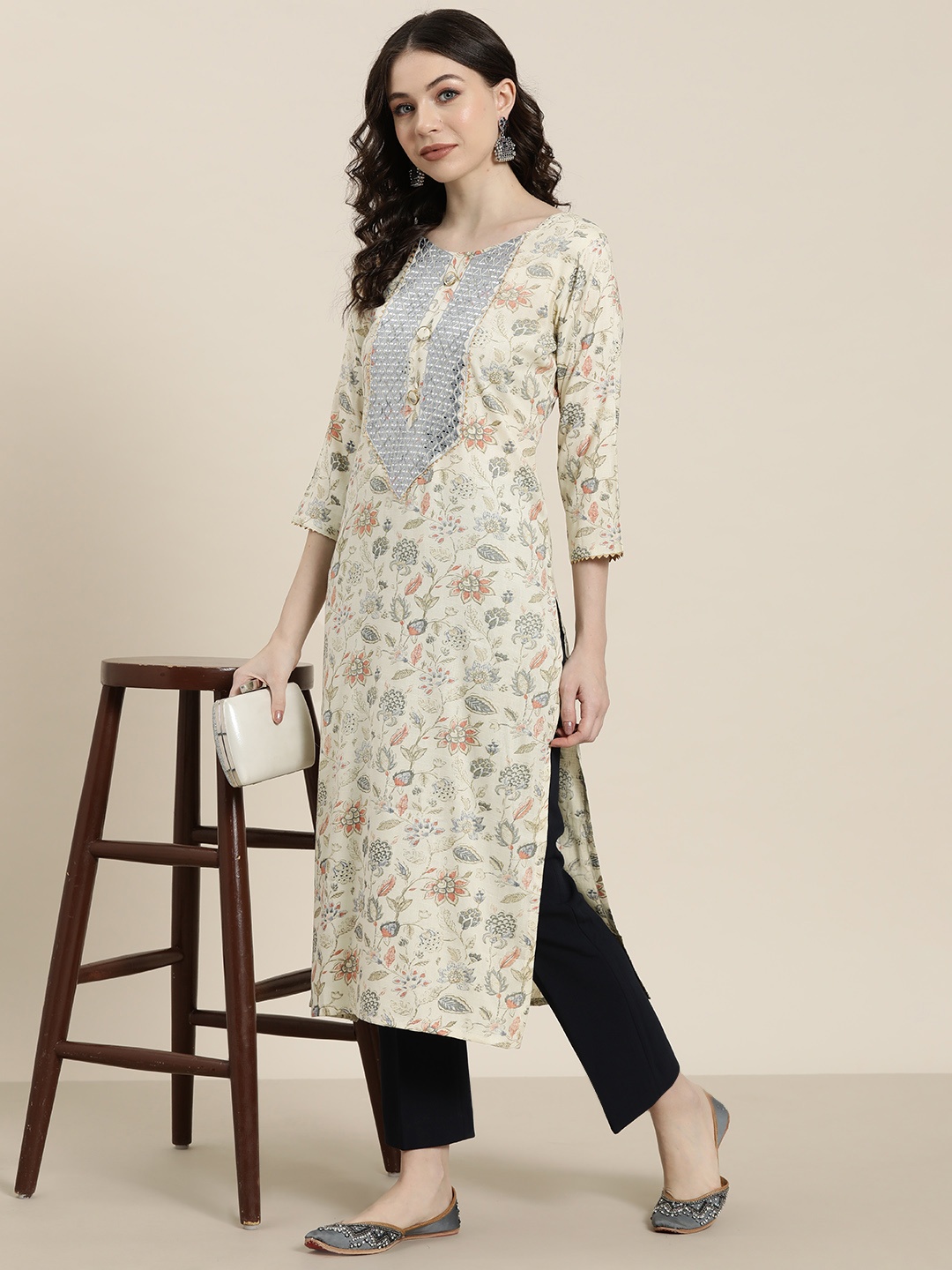 

Tikhi Imli Floral Printed Gotta Patti Kurta, Cream