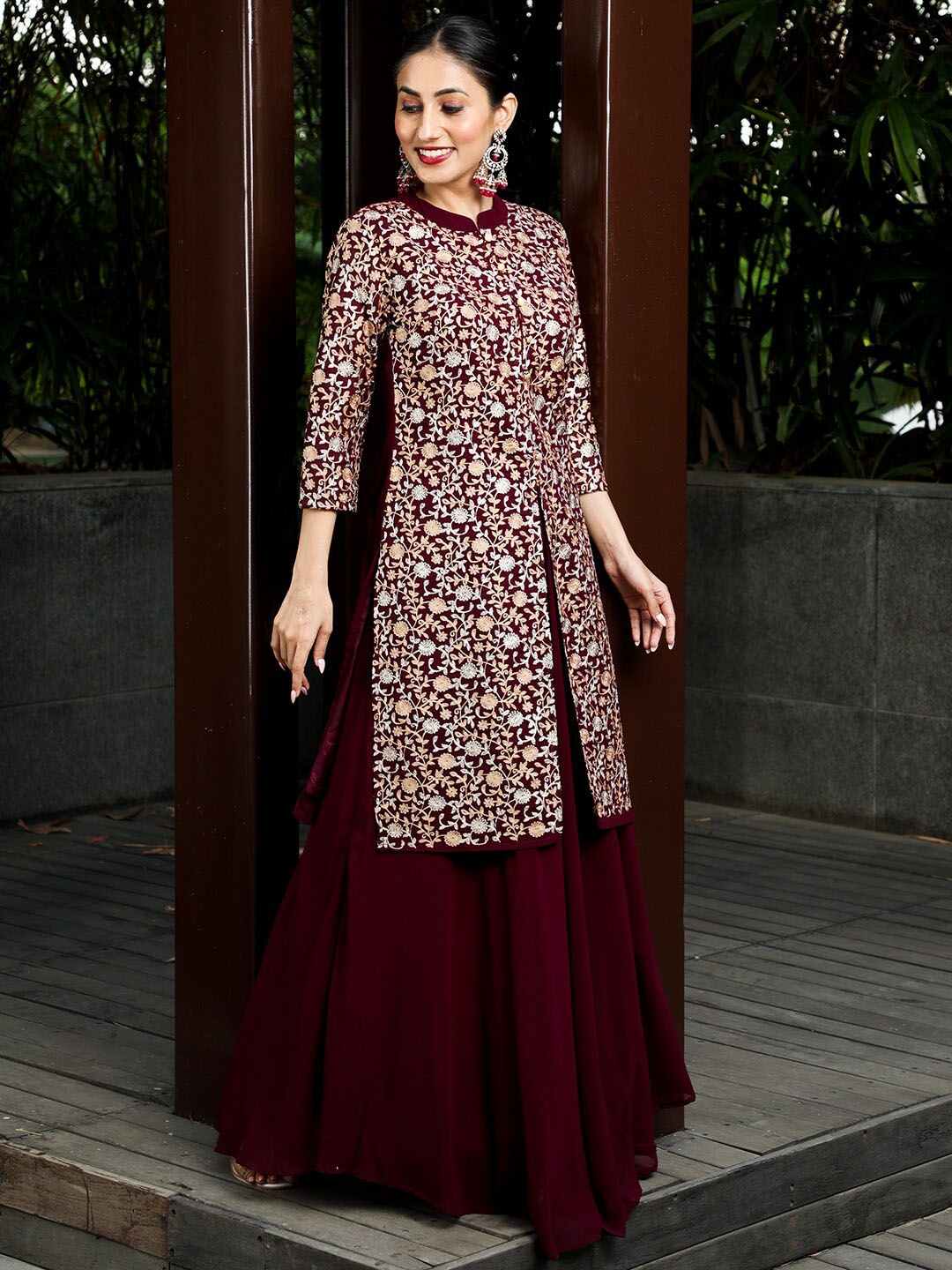 

AKS Couture Floral Embroidered Mandarin Collar Aari Work Kurta Set, Burgundy