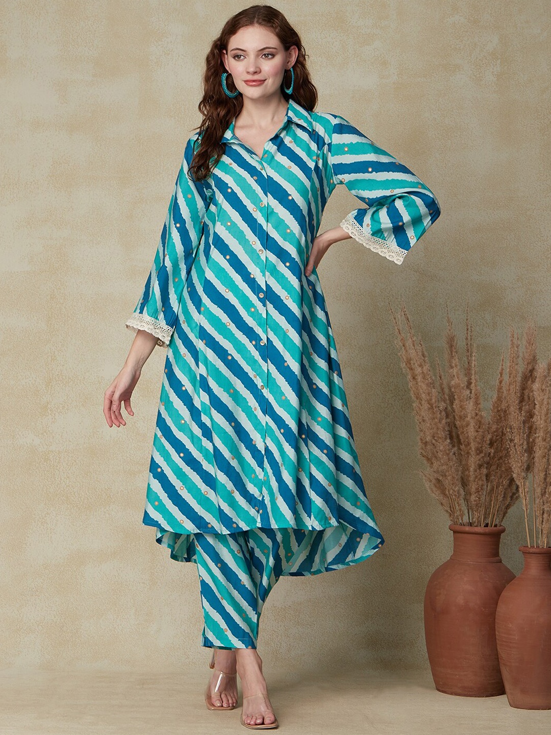 

FASHOR Leheriya Printed Kurta with Trousers, Sea green