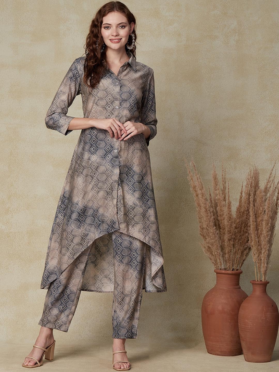 

FASHOR Geometric Printed Shirt Collar Kurta with Trousers, Grey