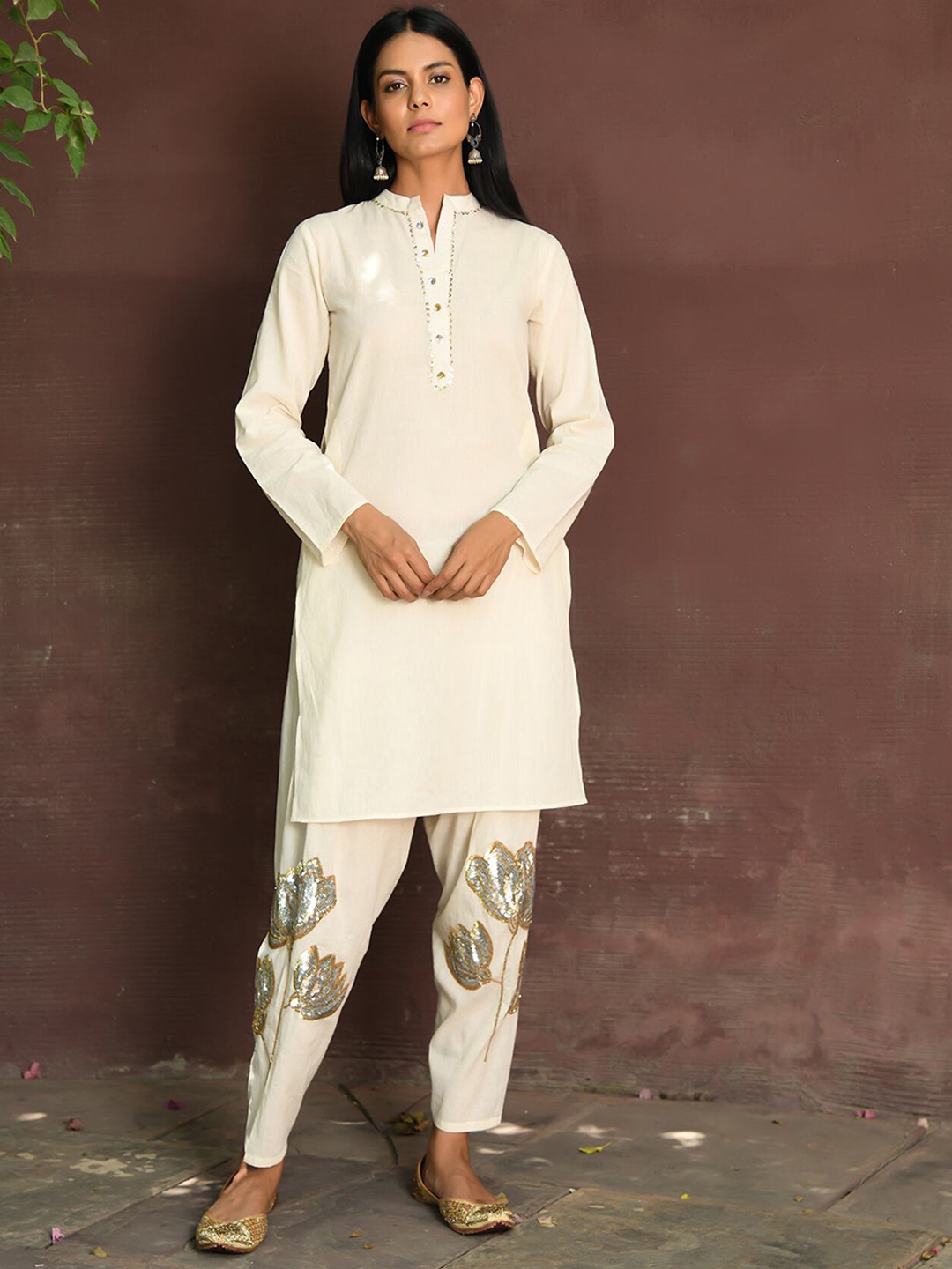 

NUHH Mandarin Collar Gotta Patti Detail Pure Cotton Kurti with Trousers, Off white
