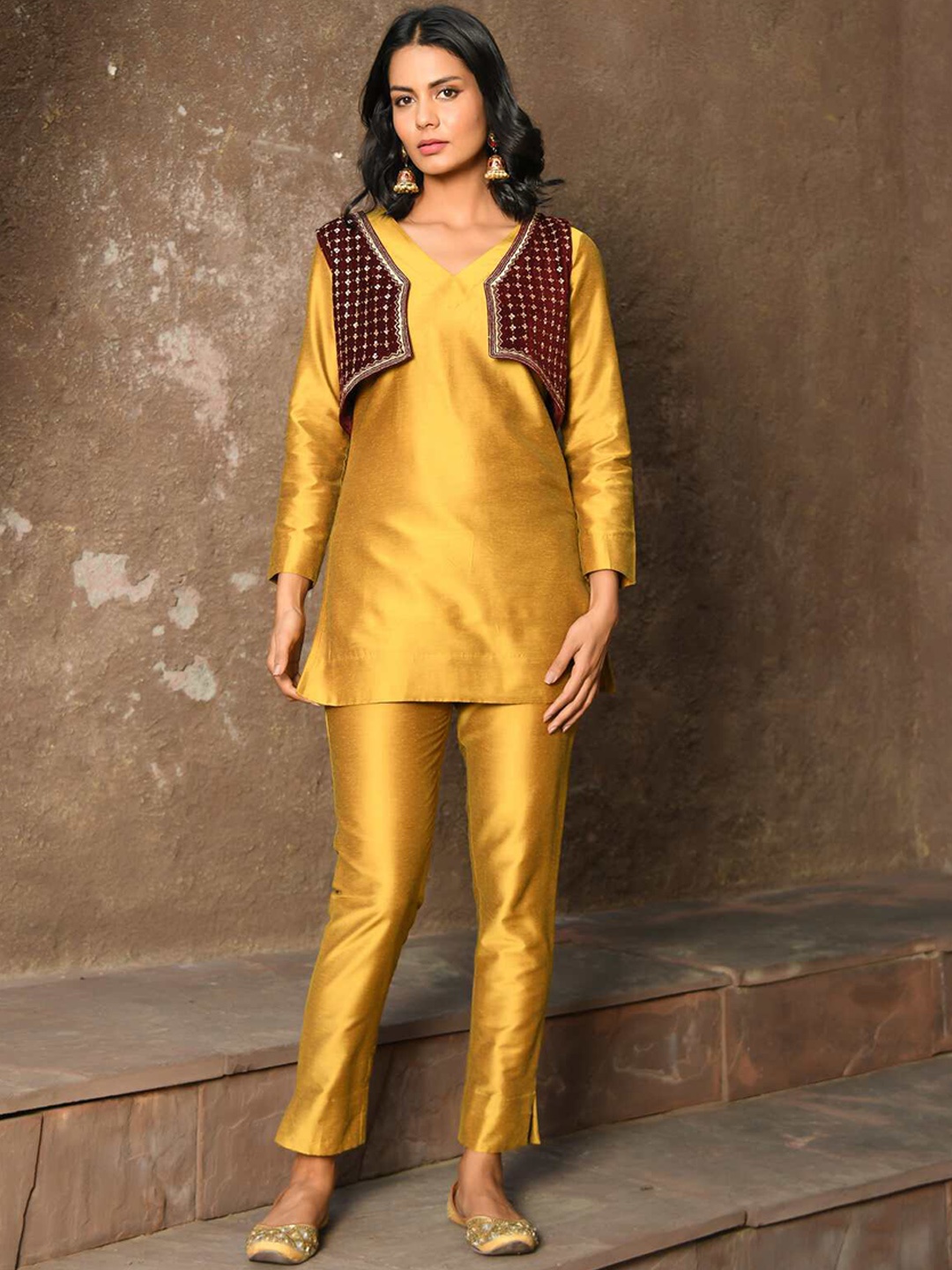 

NUHH V-Neck Straight Kurti with Trousers & Jacket, Yellow