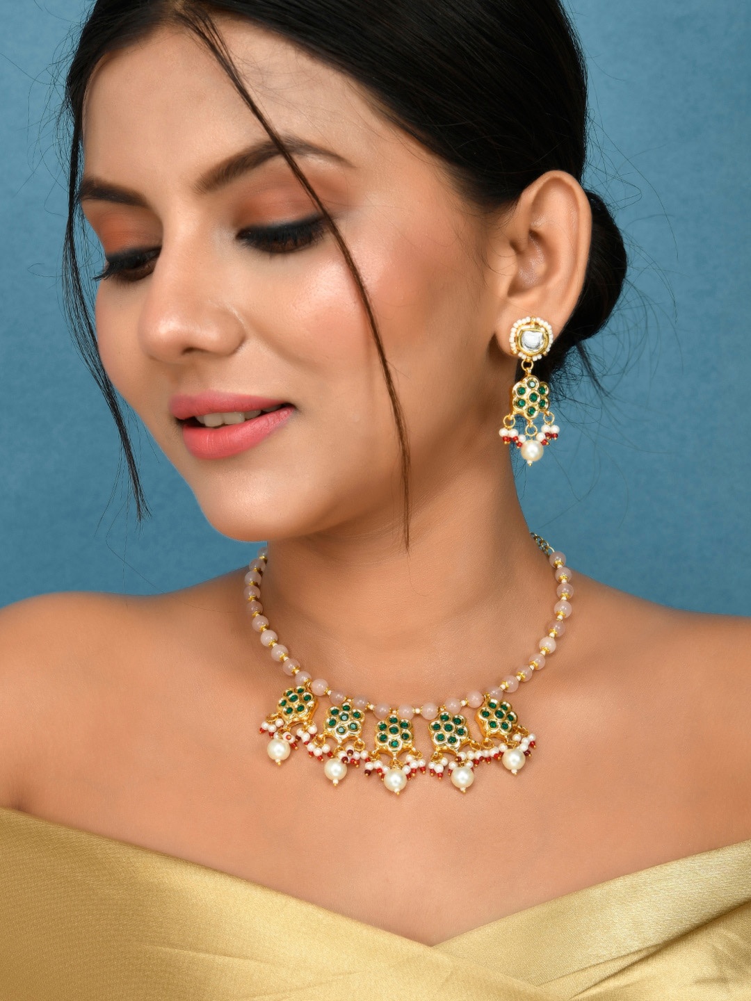 

DASTOOR Gold-Plated Kundan-Studded & Pearl Beaded Jewellery Set