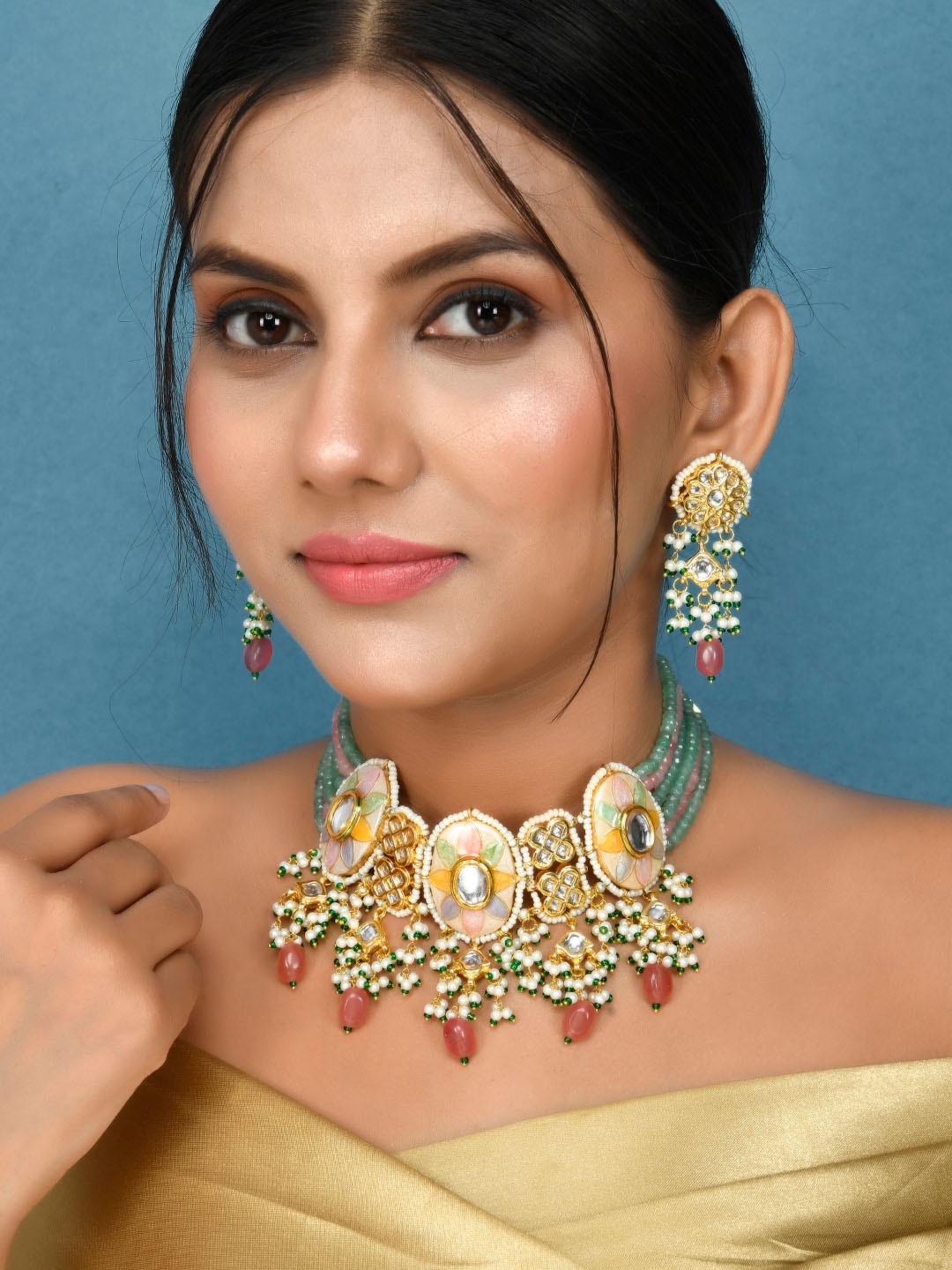 

DASTOOR Gold-Plated Kundan-Studded & Pearl Beaded Jewellery Set