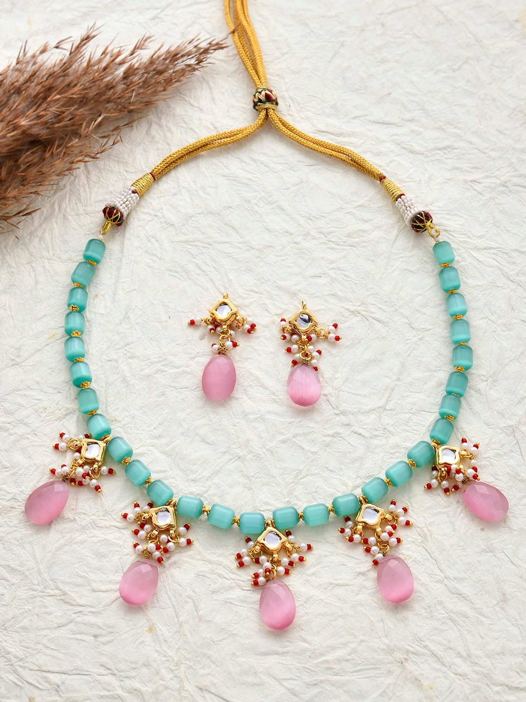 

DASTOOR Gold-Plated Kundan-Studded & Pearl Beaded Jewellery Set