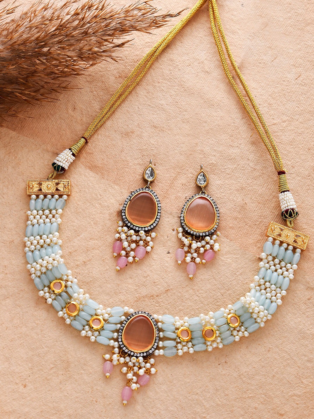 

DASTOOR Gold-Plated Kundan-Studded & Pearl Beaded Jewellery Set