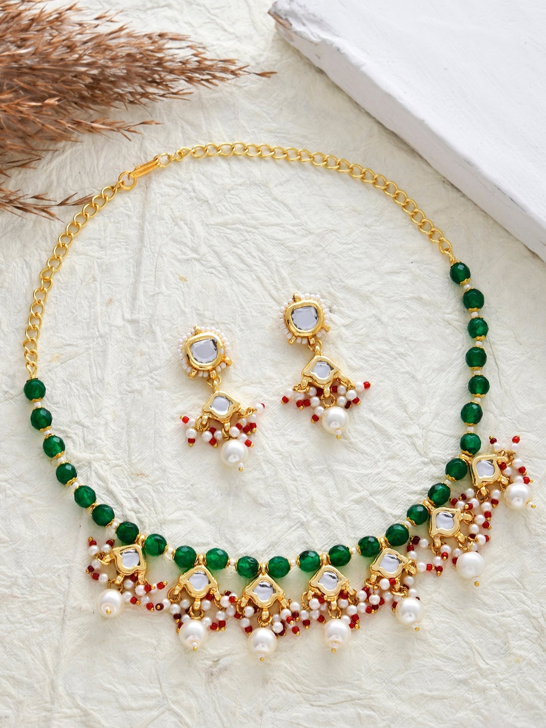 

DASTOOR Gold-Plated Kundan-Studded & Pearl Beaded Jewellery Set