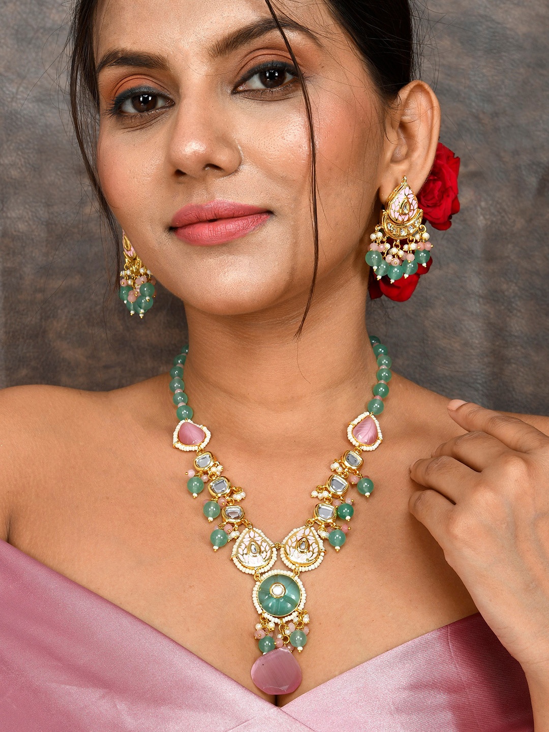 

DASTOOR Gold-Plated Kundan-Studded & Pearl Beaded Jewellery Set