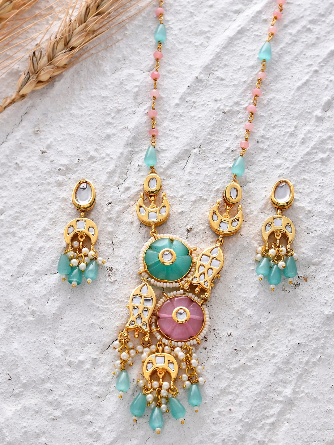 

DASTOOR Gold-Plated Kundan-Studded & Pearl Beaded Jewellery Set