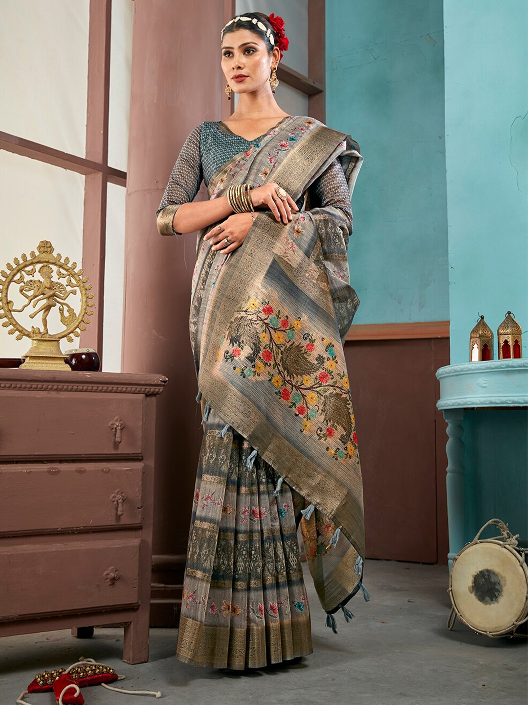 

Ishin Floral Zari Pure Silk Banarasi Saree, Grey