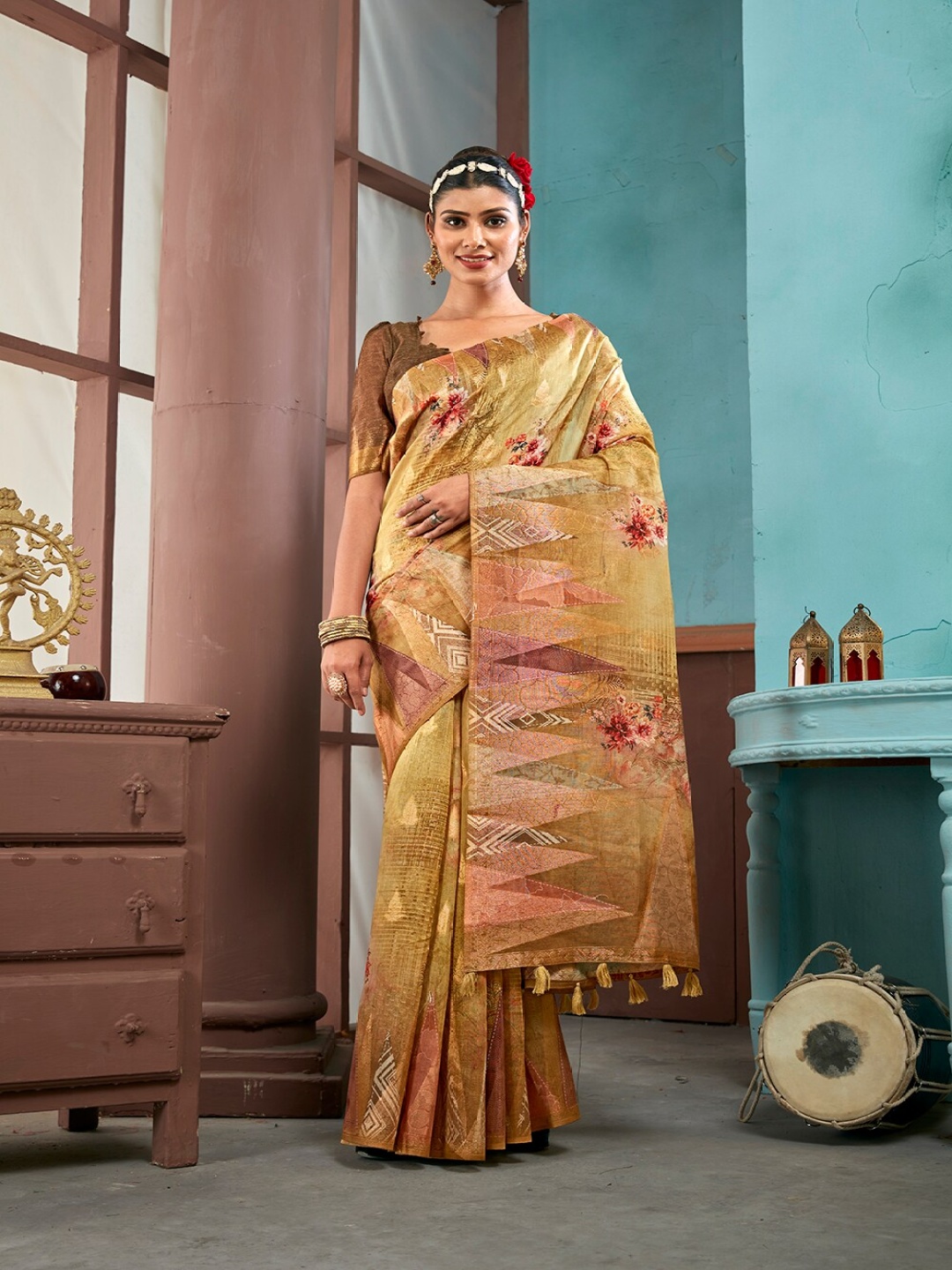 

Ishin Floral Zari Pure Silk Banarasi Saree, Metallic