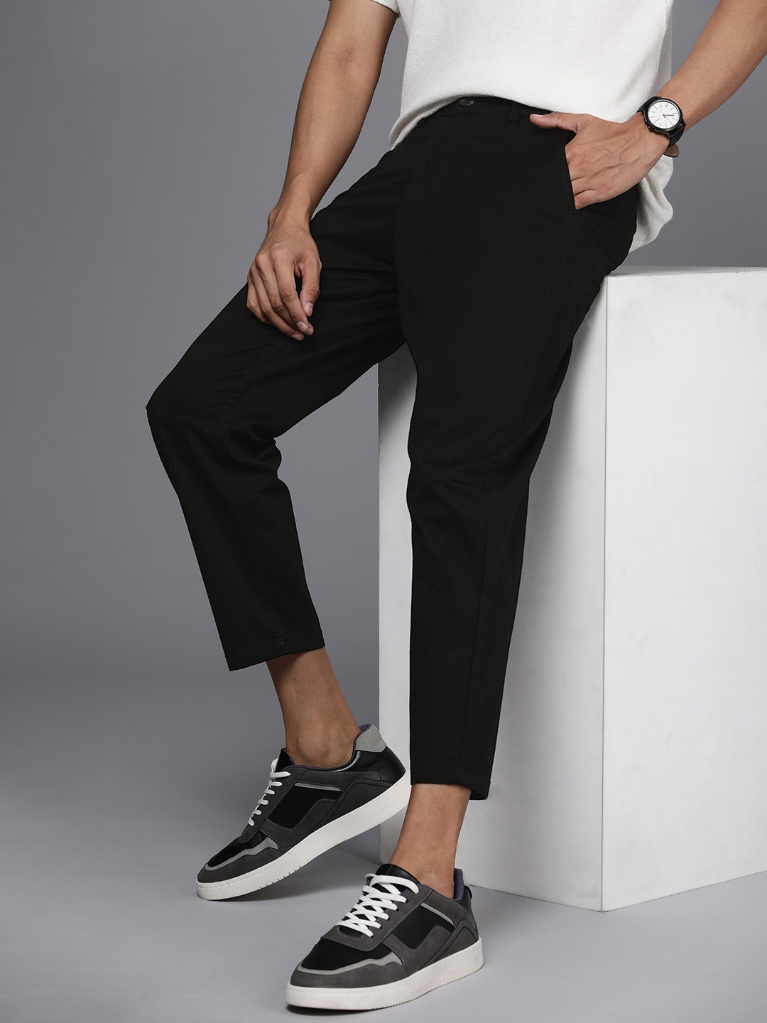 

WROGN Men Mid-Rise Tapered Fit Cropped Chinos, Black