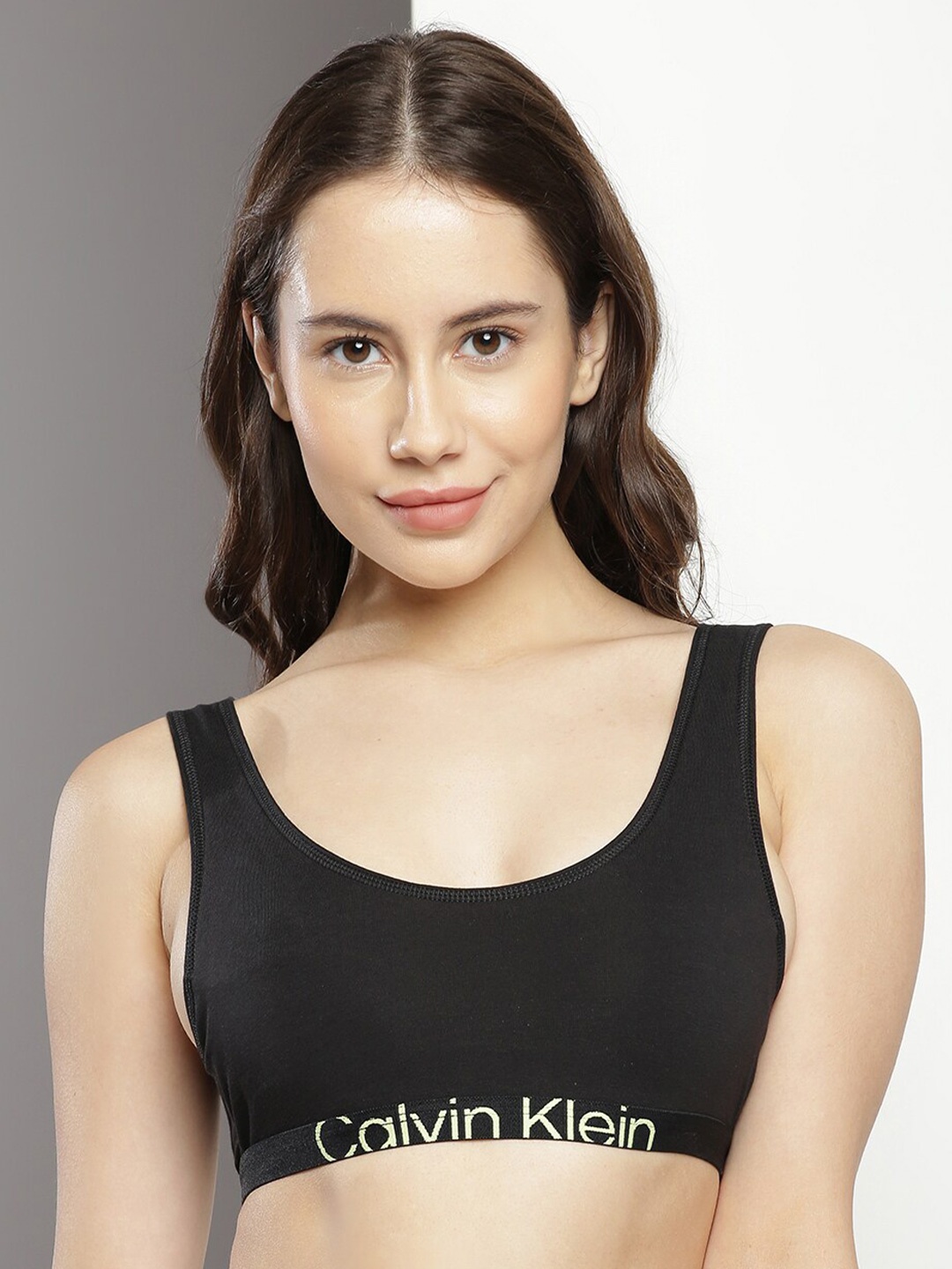 

Calvin Klein Underwear Medium Coverage Lightly Padded Sports Bra with All Day Comfort, Black