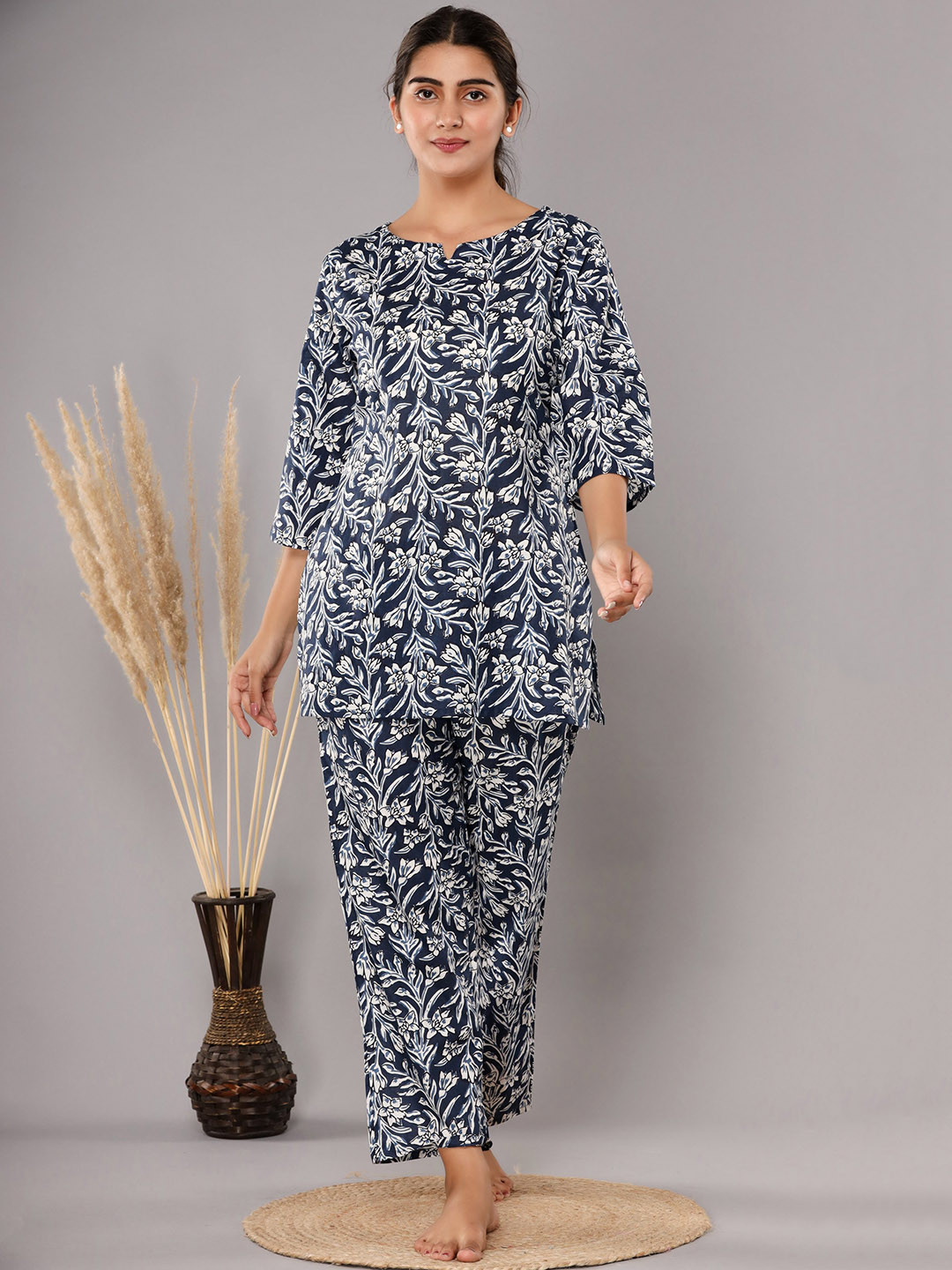 

Krati Creations Women Printed Pure Cotton Kurti & Trousers, Navy blue