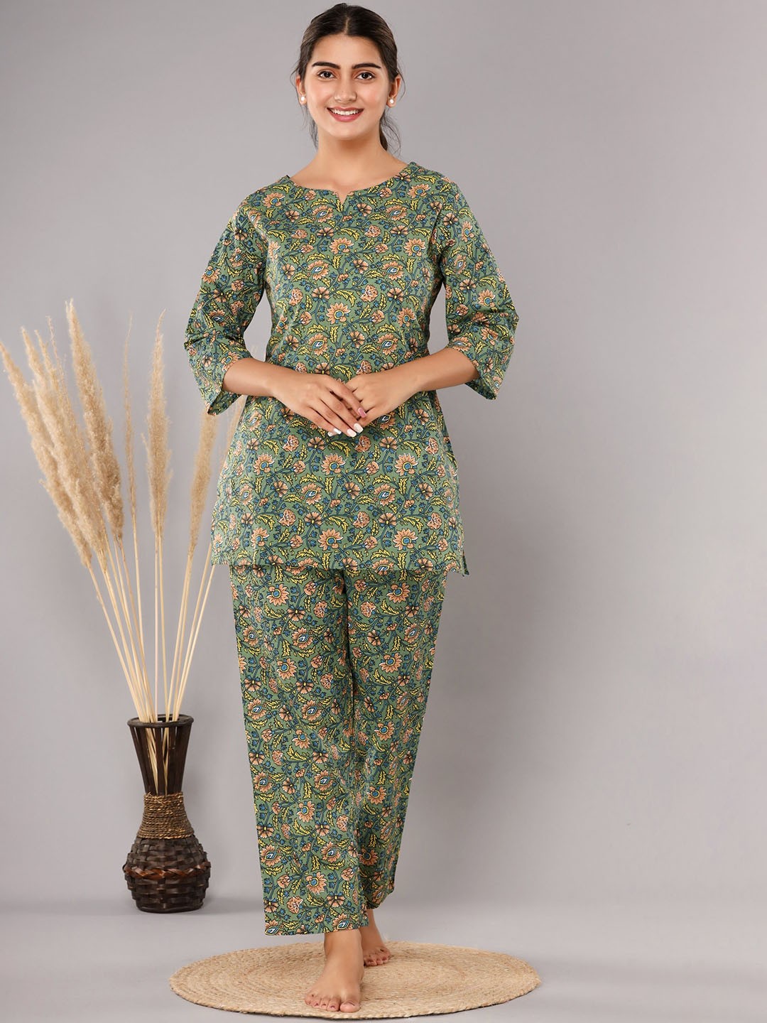 

Krati Creations Women Printed Pure Cotton Kurti & Trousers, Green