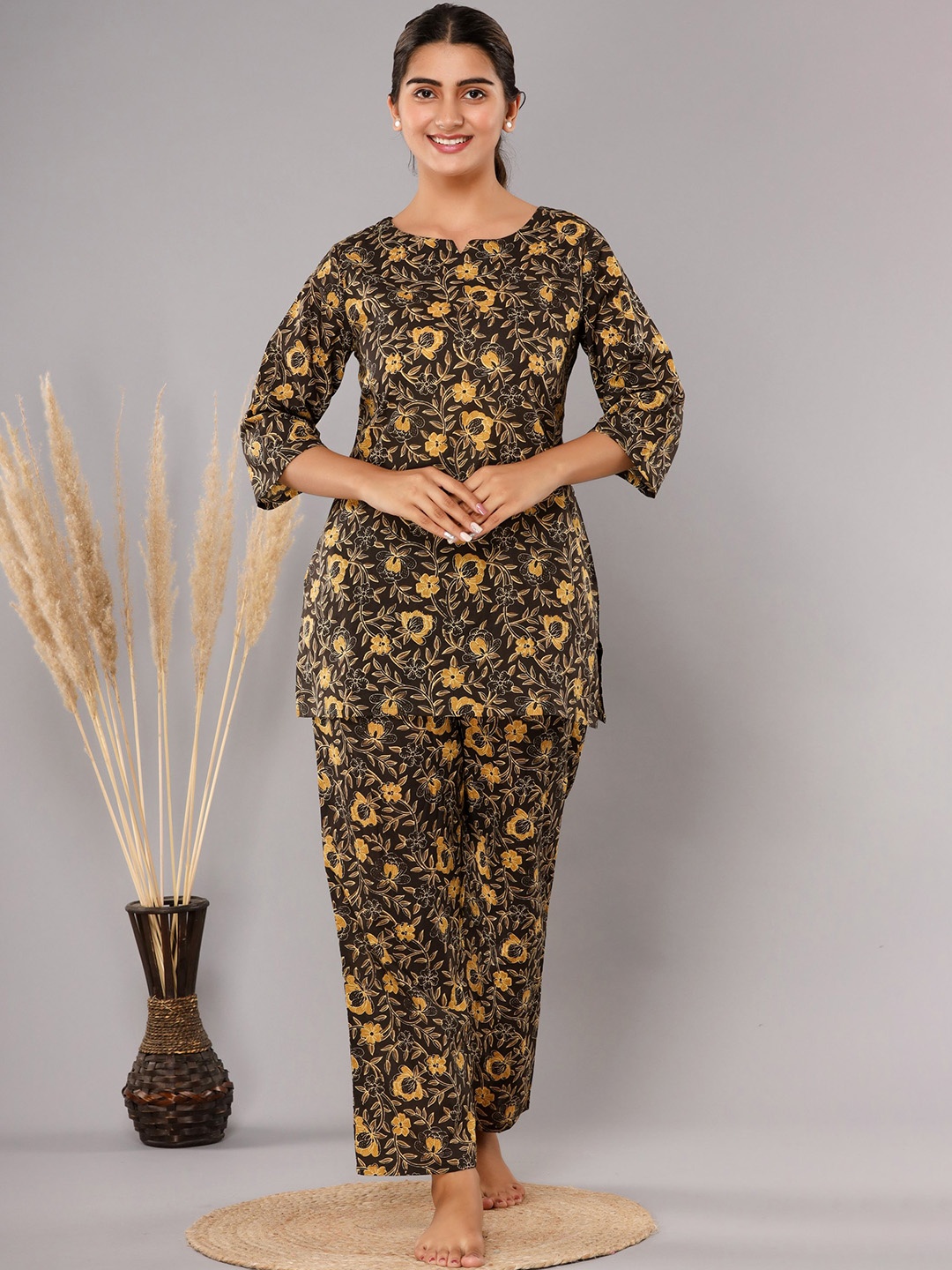 

Krati Creations Women Printed Pure Cotton Kurti & Trousers, Black