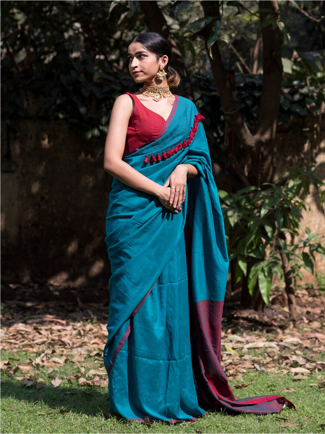 

Suta Blue & Red Solid Embellished Saree