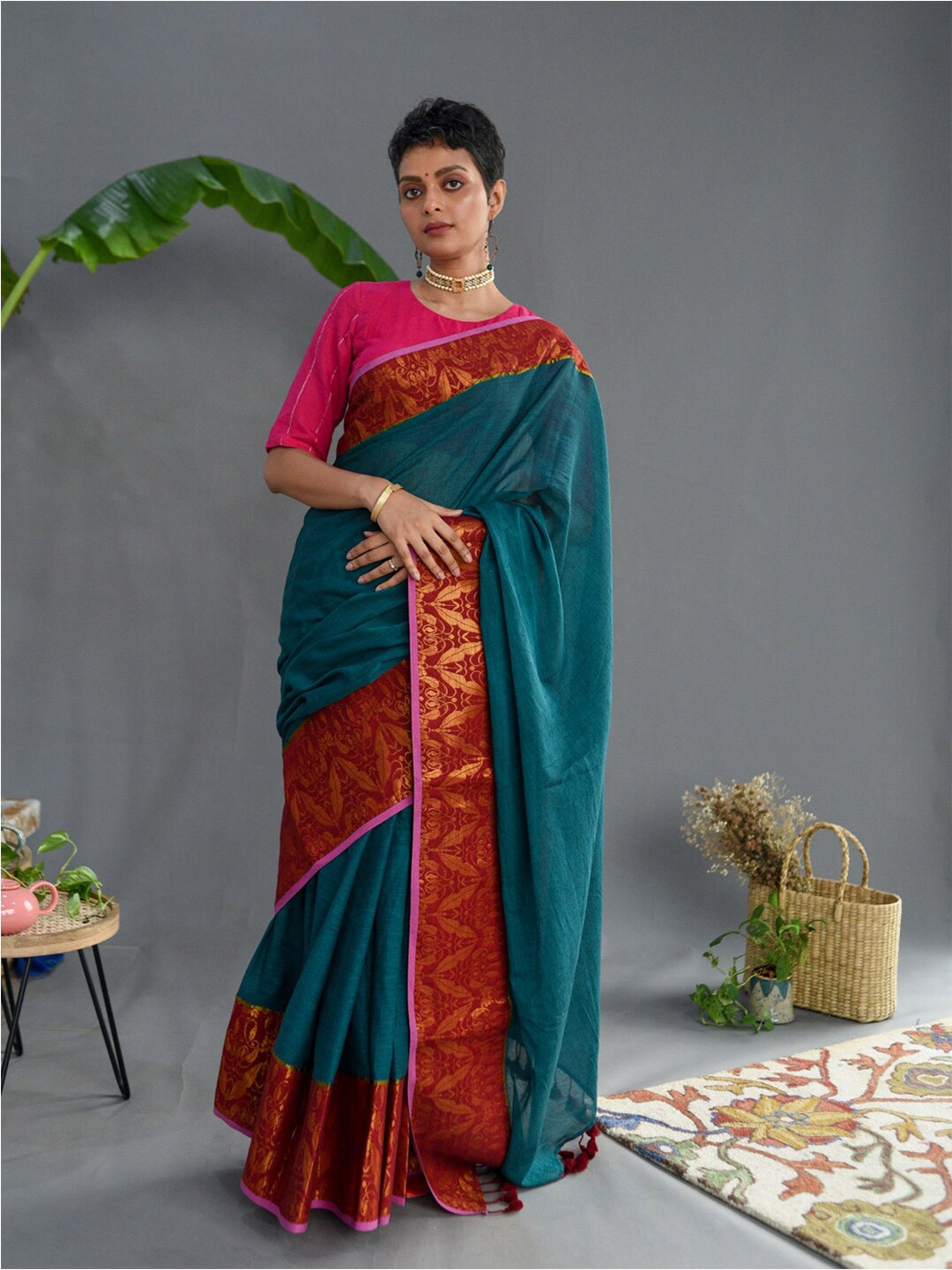 

Suta Teal & Red Floral Woven Design Zari Pure Cotton Saree