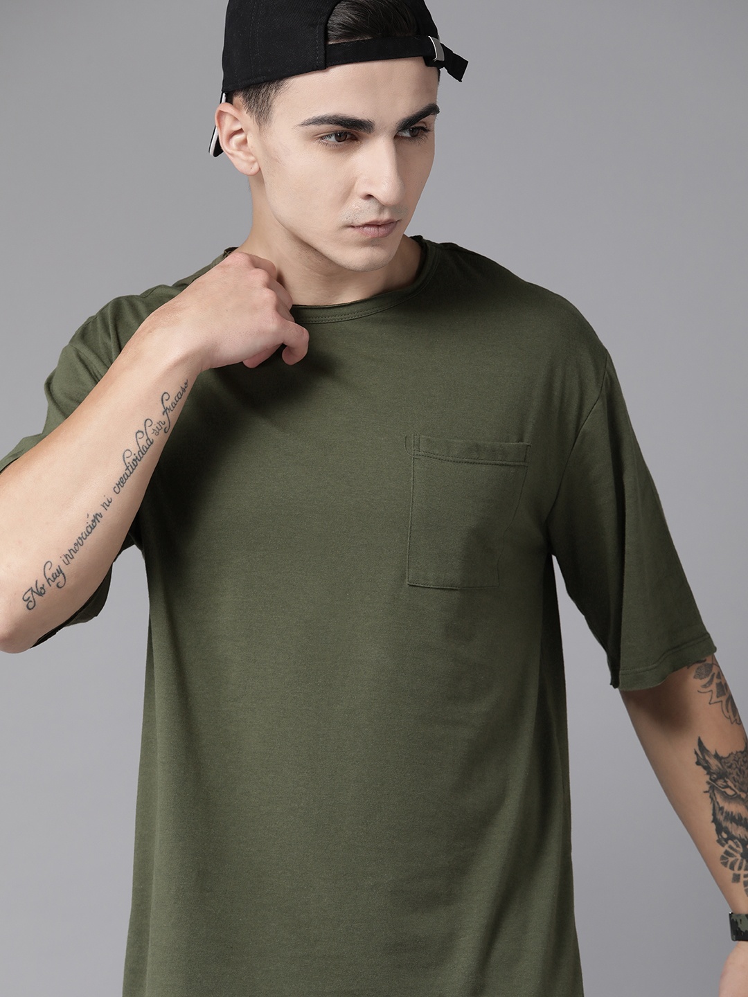 

Roadster Men Solid Pockets T-shirt, Olive