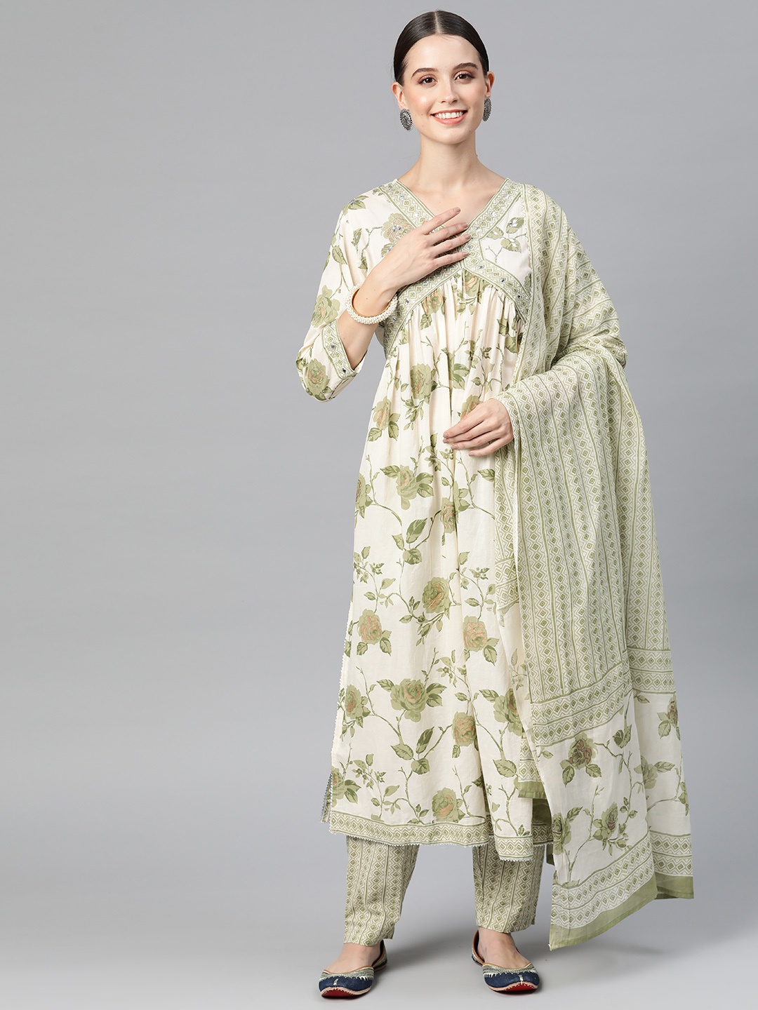 

Readiprint Fashions Women Floral Printed Pleated Kurta with Palazzos & With Dupatta, Green