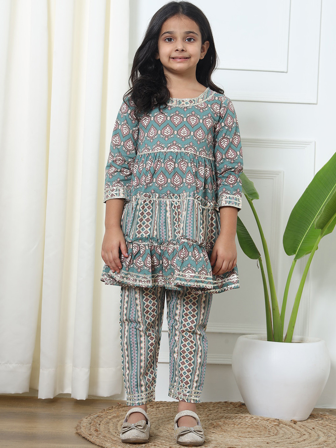 

Readiprint Girls Floral Printed Tiered Gotta Patti Cotton Kurti With Trousers, Teal