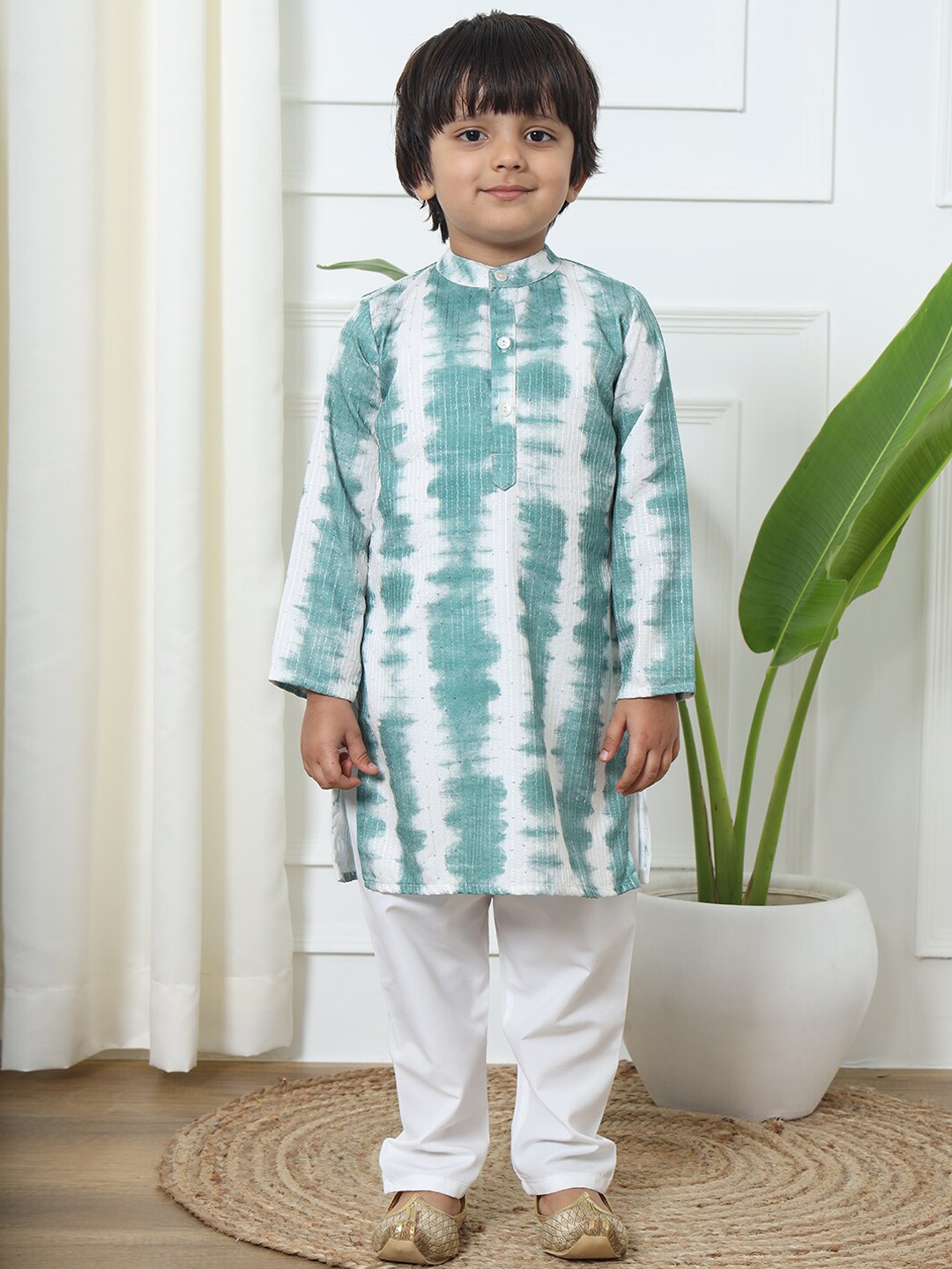 

Readiprint Boys Tie & Dyed Sequinned Pure Cotton Kurta with Pyjamas, Green